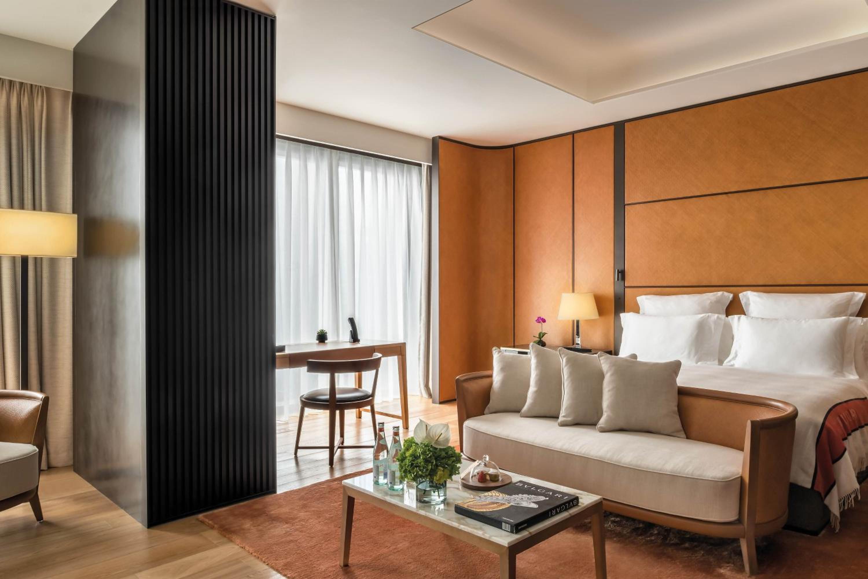  Superior Room with One King Bed and City View (Free Mini-bar soft drinks & beers + 1.9 mi pick-up or drop-off service + Berluti shoe shinning & pressing service) photo 2