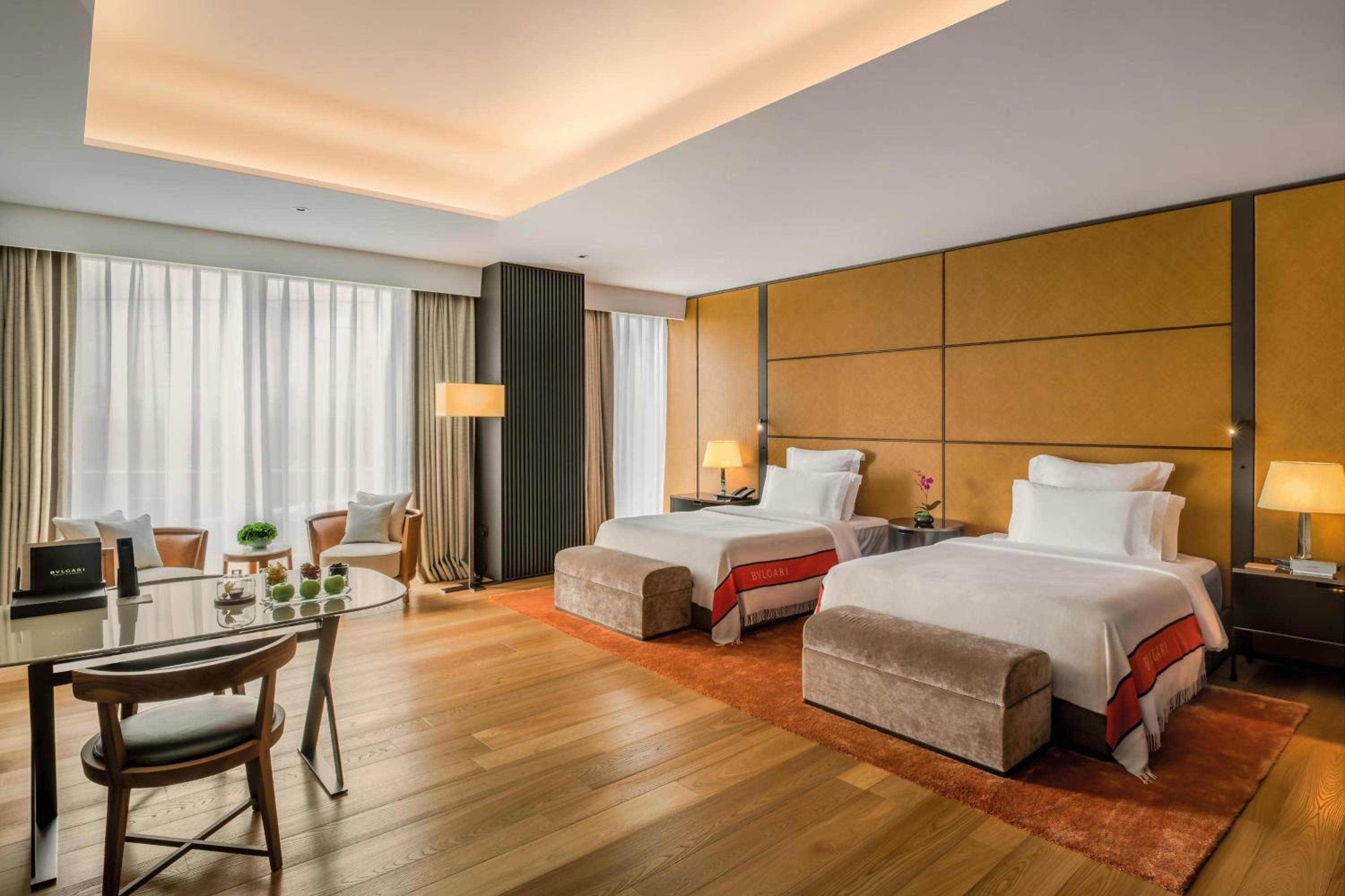 Deluxe Room with Two Double Beds and City View (Free Mini-bar soft drinks & beers + 1.9 mi pick-up or drop-off service + 4.6 feet wide double beds) photo 2