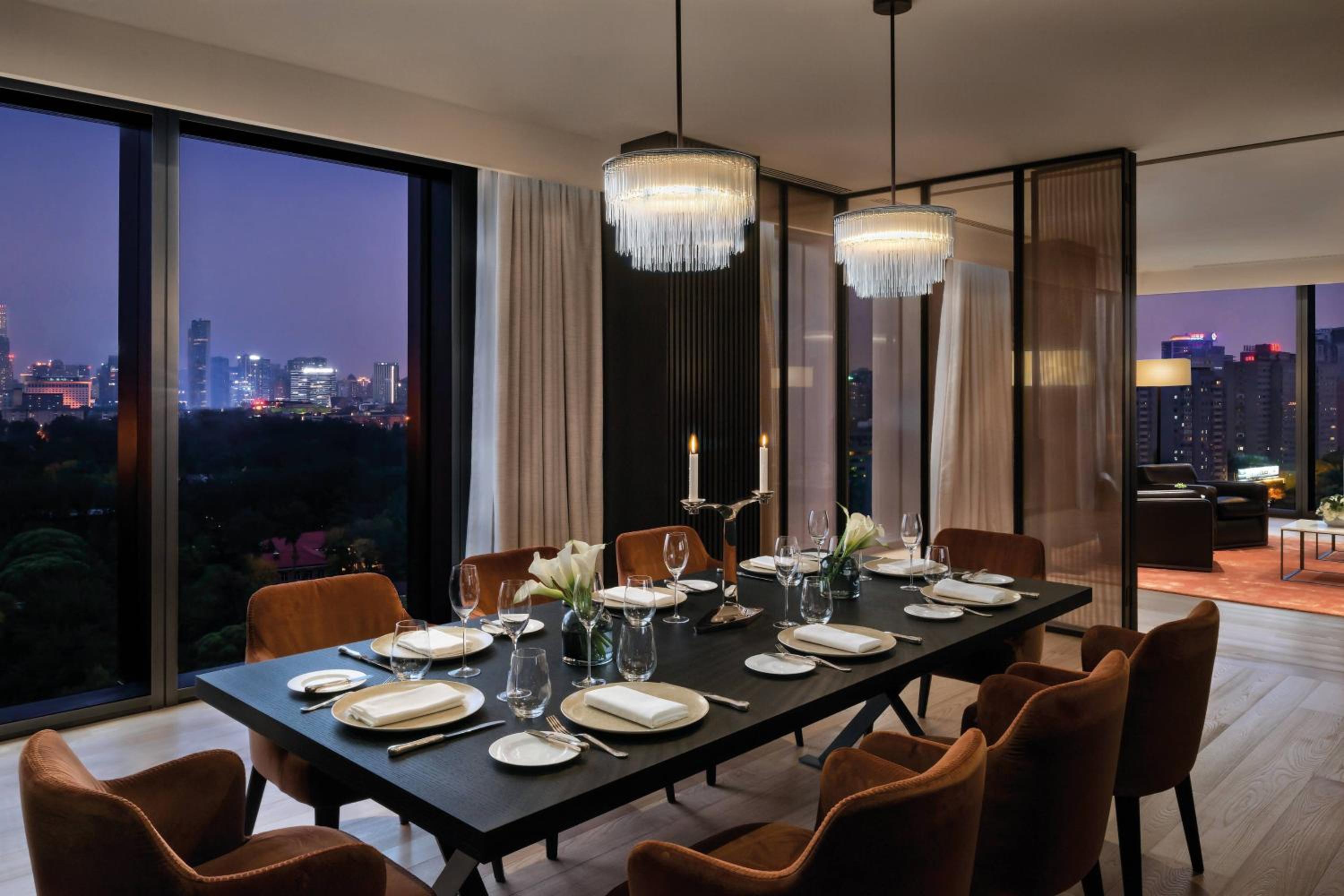 Premium Suite, 1 Bedroom Larger Suite, 1 King, River view photo 3