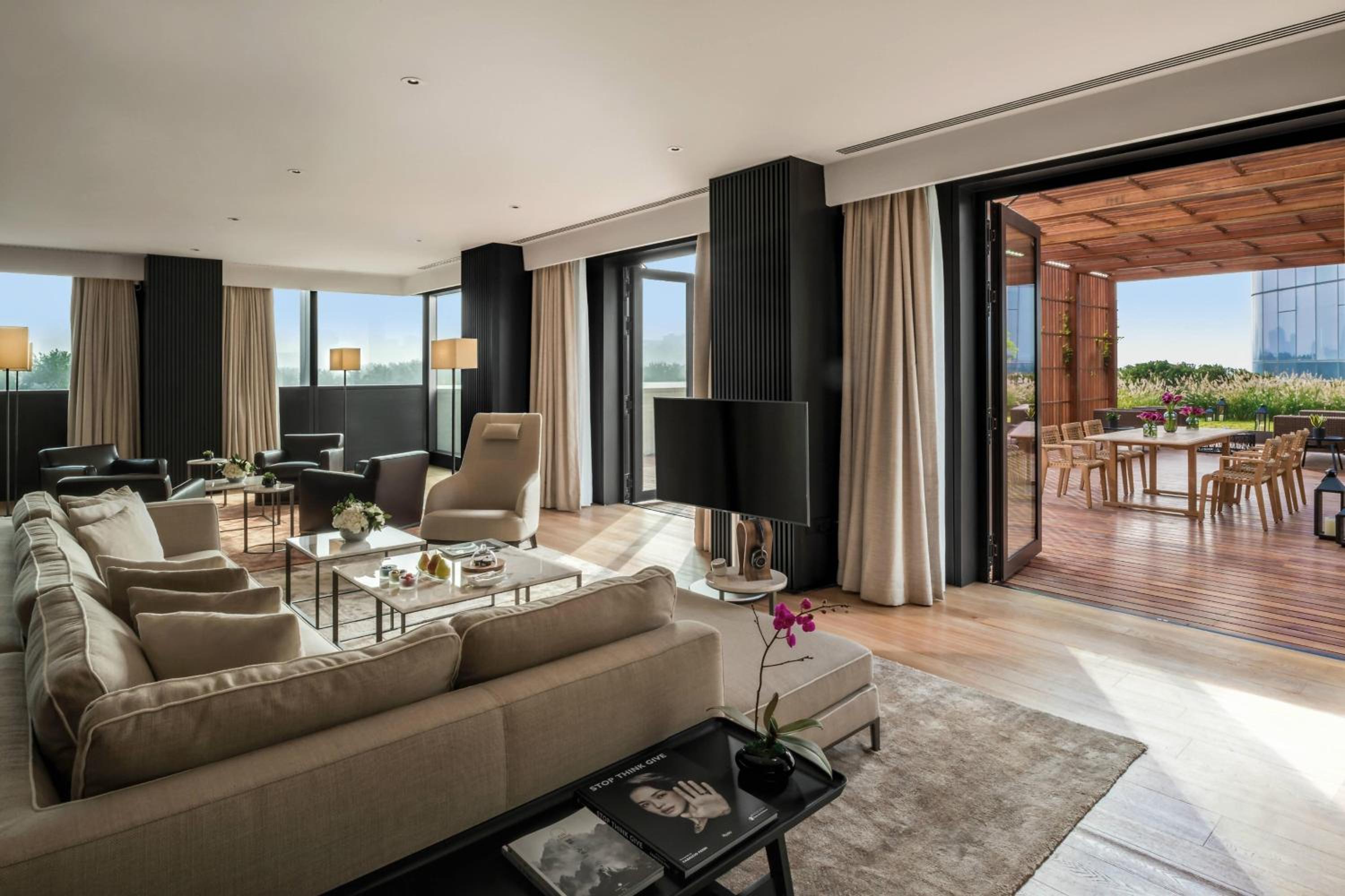 Terrace Suite, 1 Bedroom Larger Suite, 1 King, Liangma River view photo 1
