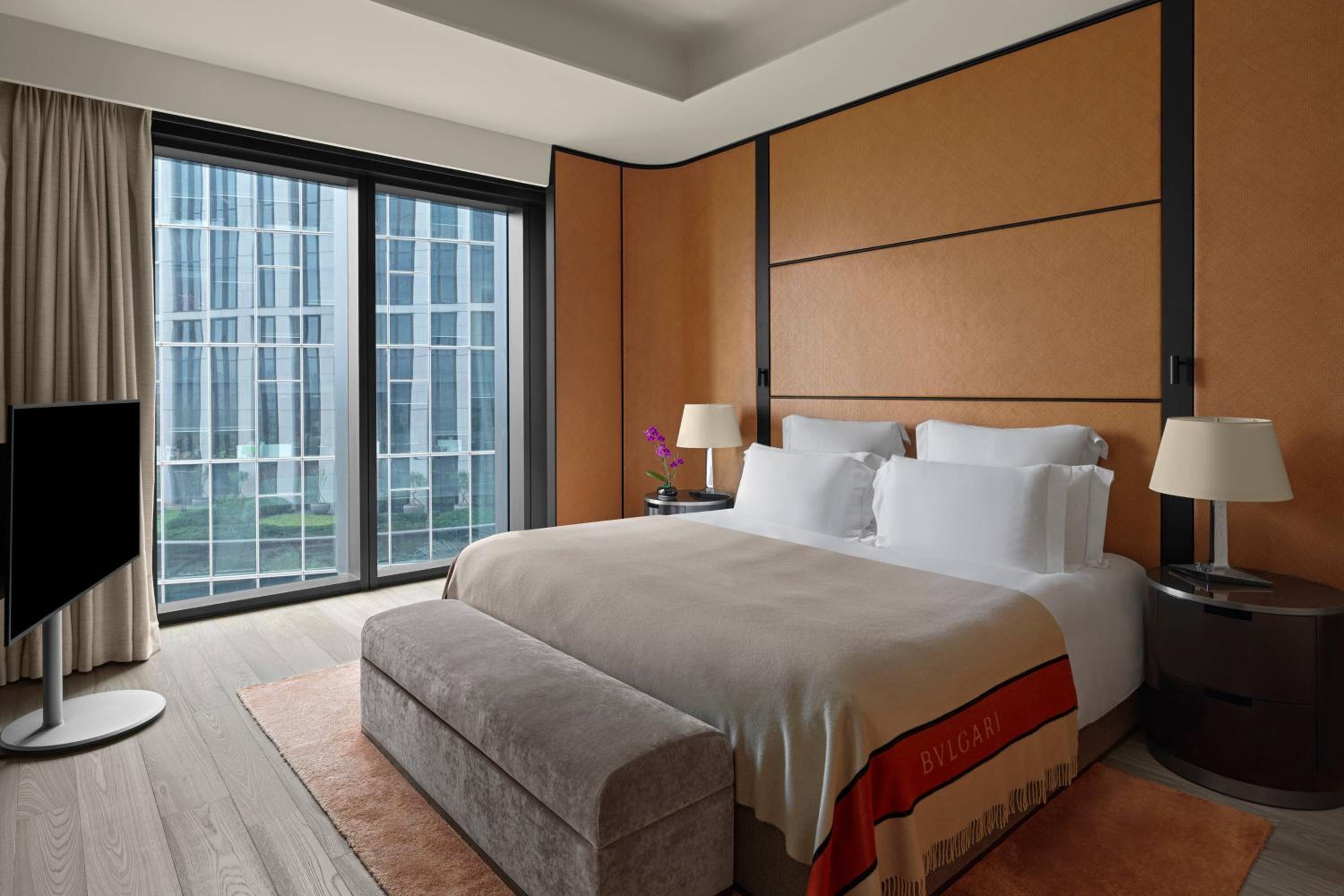 One-Bedroom Superior Suite with City View (Free Mini-bar soft drinks & beers + 1 free extra bed with 1 breakfast + 1.9 mi pick-up or drop-off service + Berluti shoe shinning & pressing service) photo 2