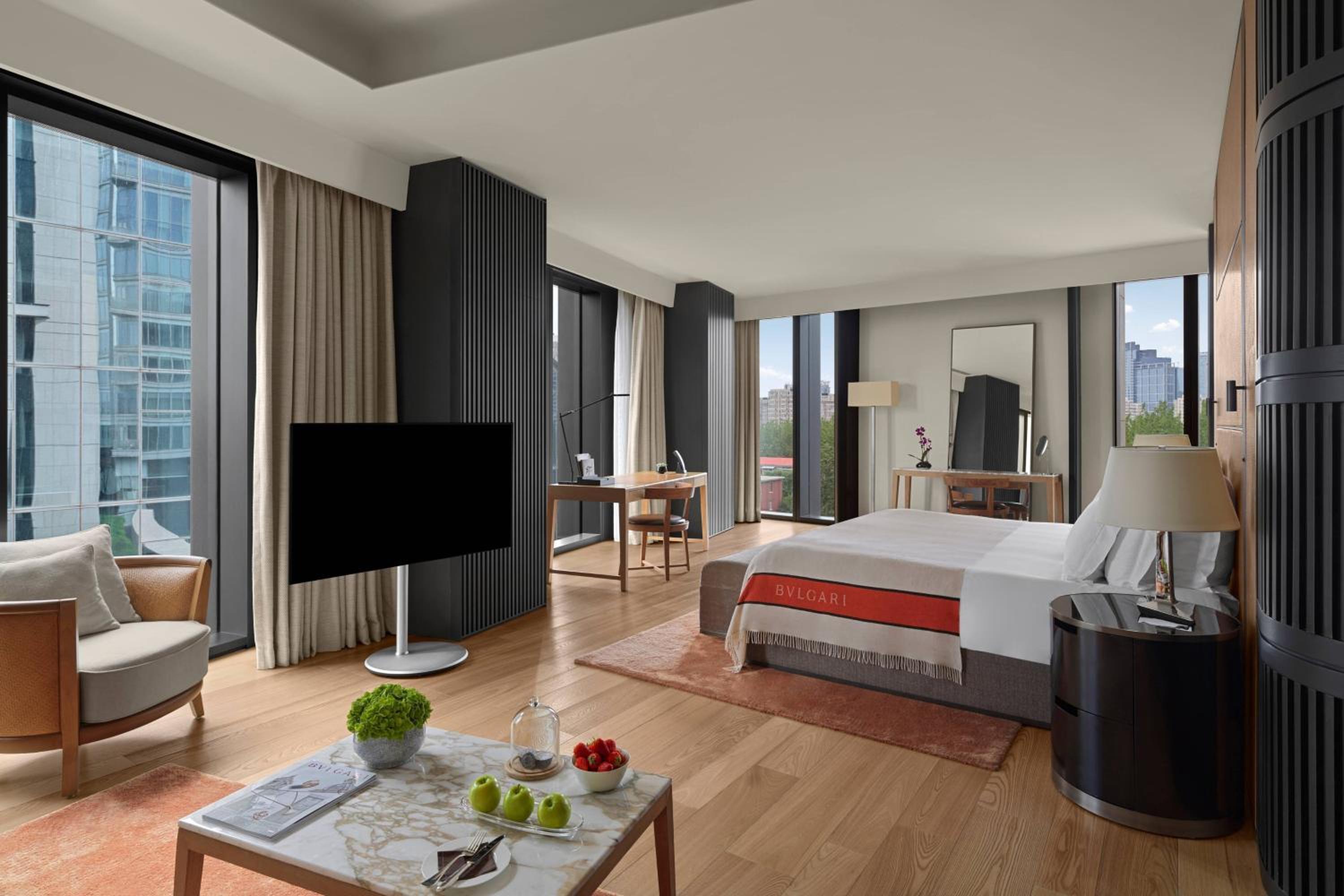 One-Bedroom Junior Suite with City View (Free Mini-bar soft drinks & beers + 1 free extra bed with 1 breakfast + 1.9 mi pick-up or drop-off service + Berluti shoe shinning & pressing service) photo 2