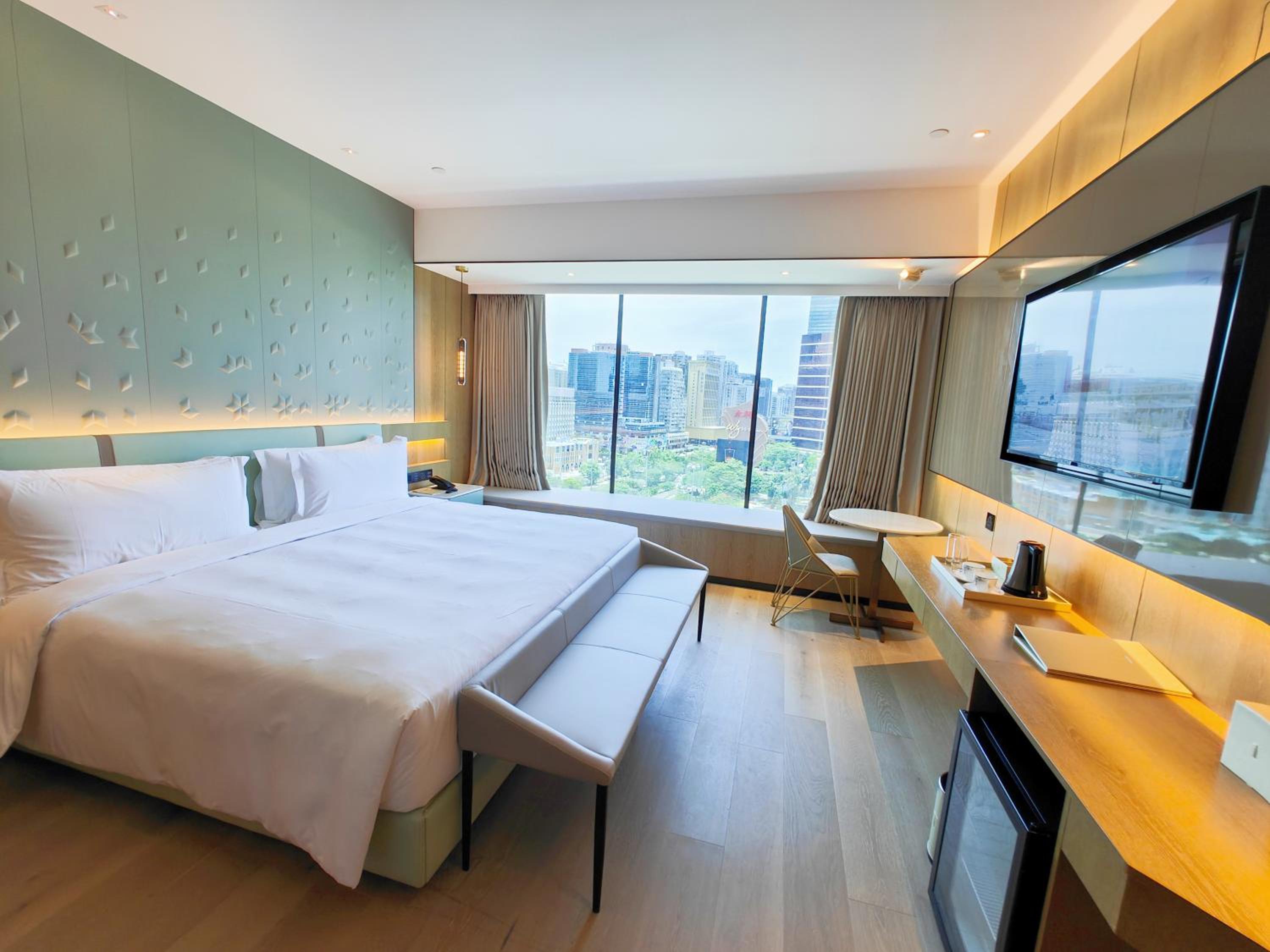 Standard King Room photo 1