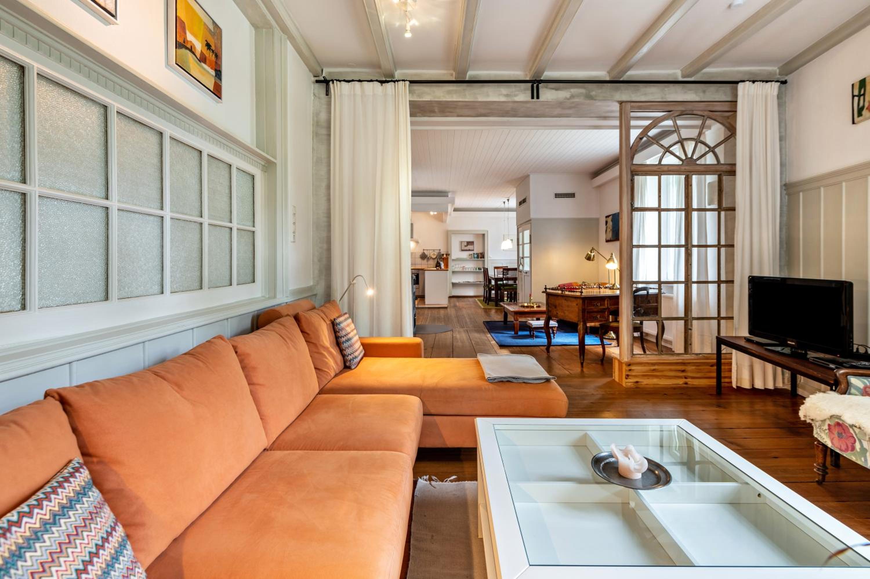 Superior One-Bedroom Apartment