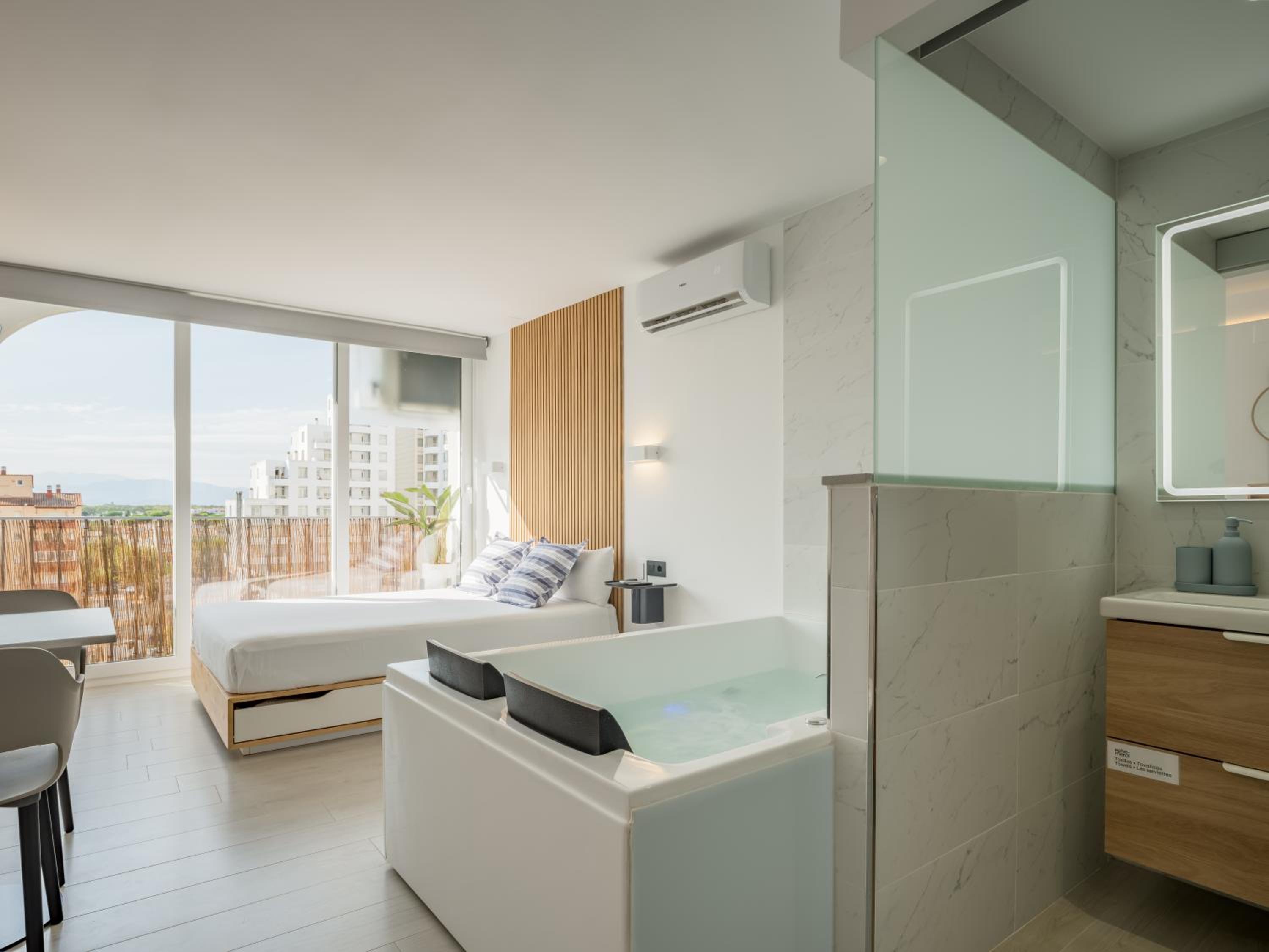 Estudio con Bañera de Hidromasaje
