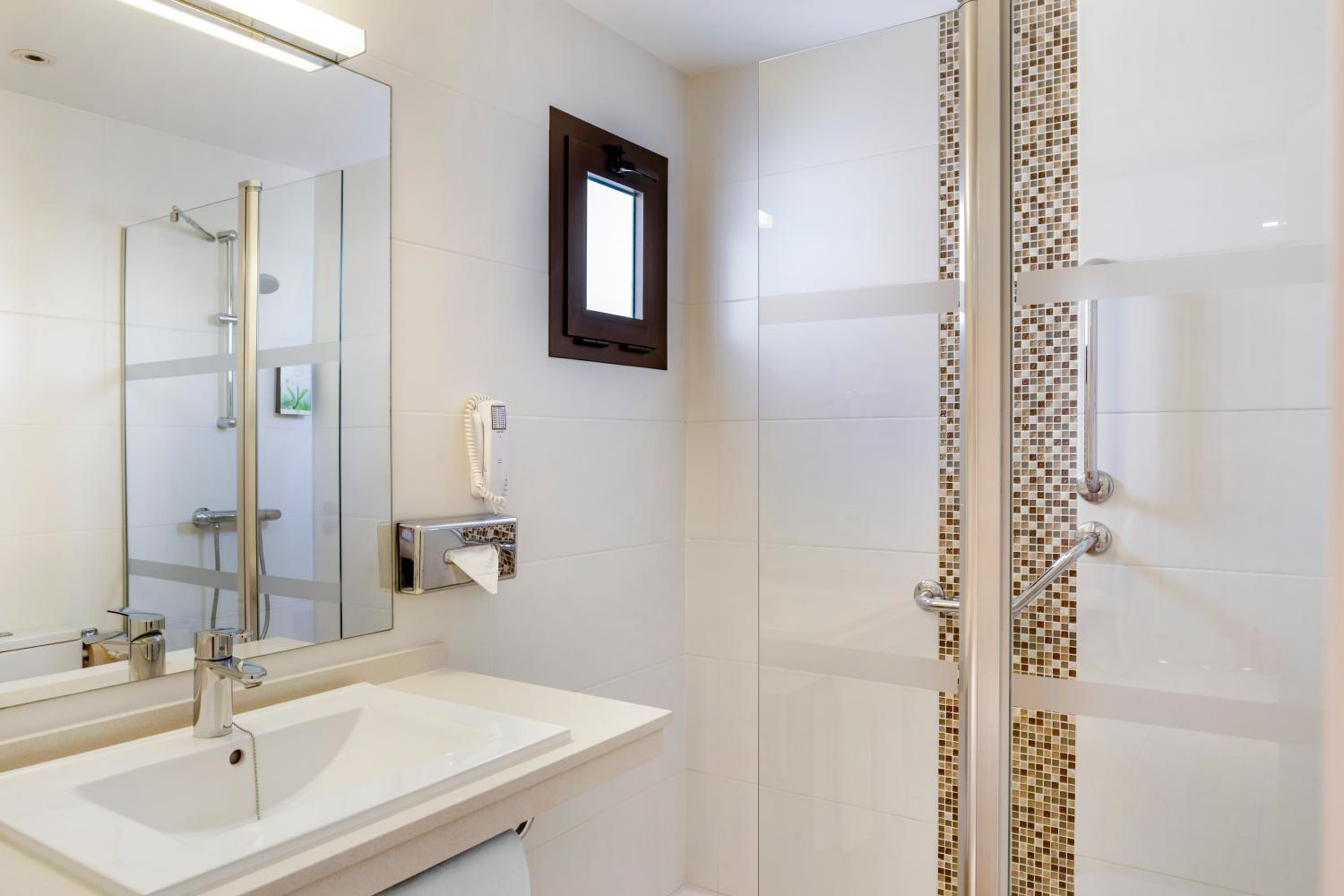 One Bedroom Apartment (Non Smoking) photo 2