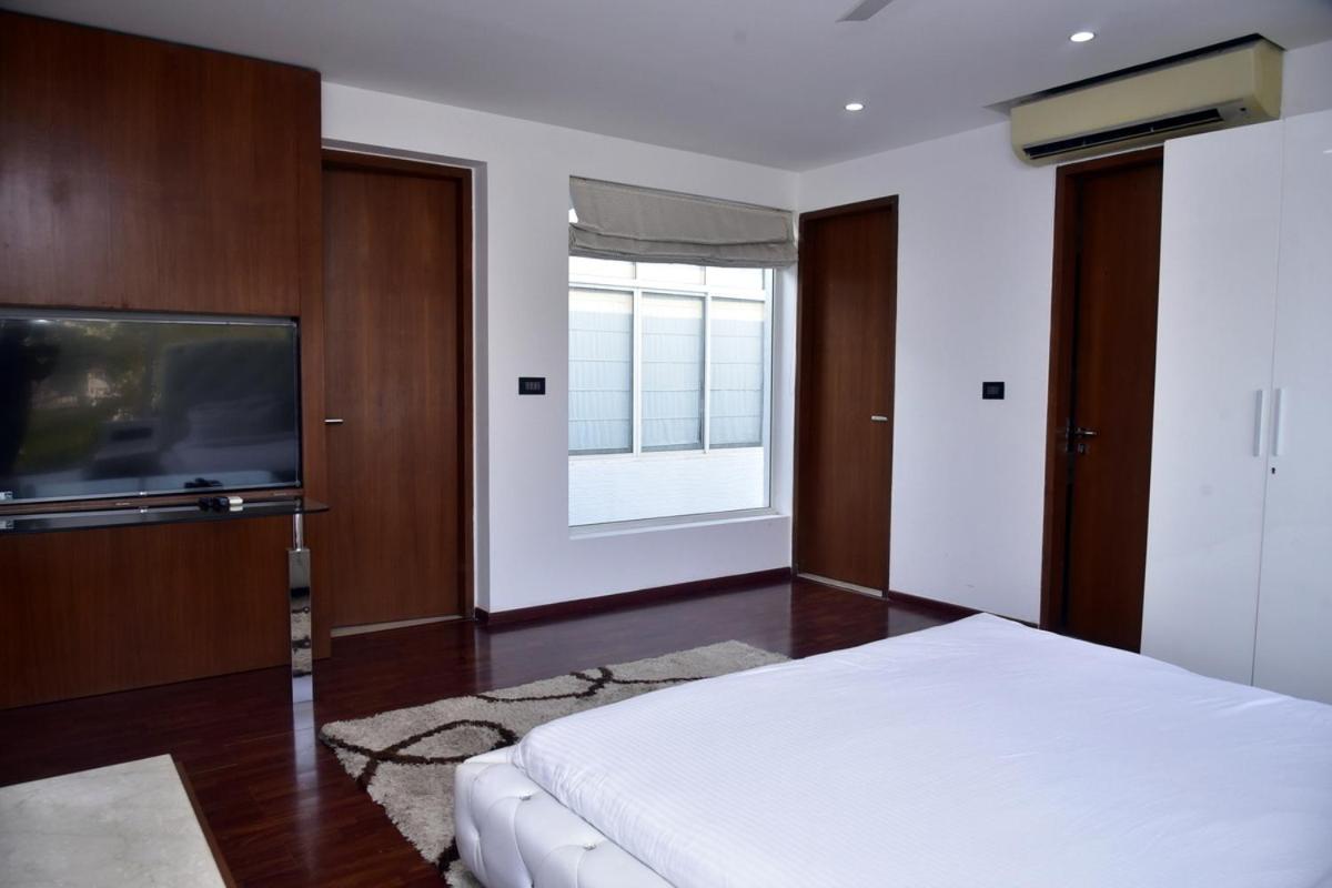 Villa photo 1