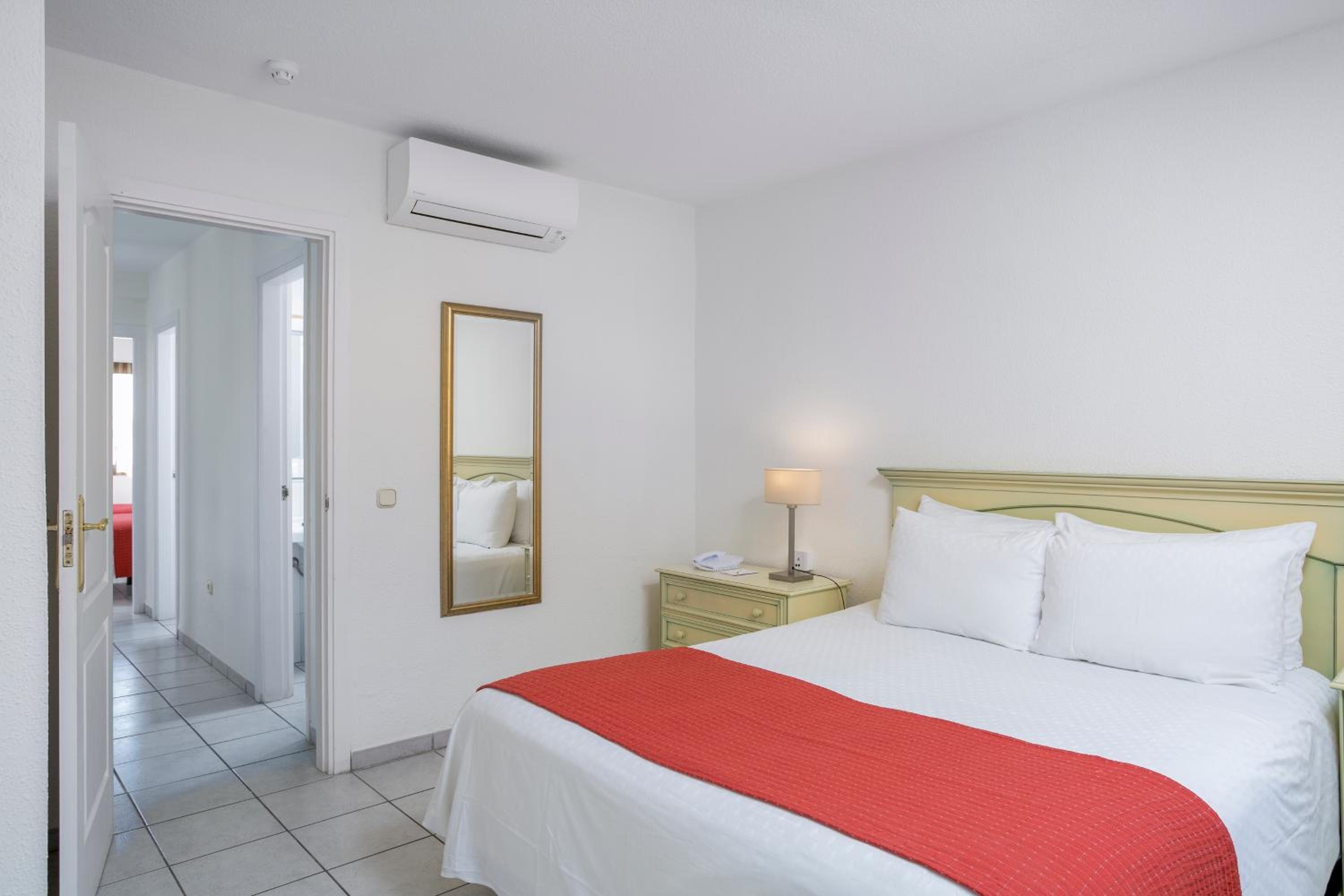 One Bedroom Apartment (Non Smoking) photo 1