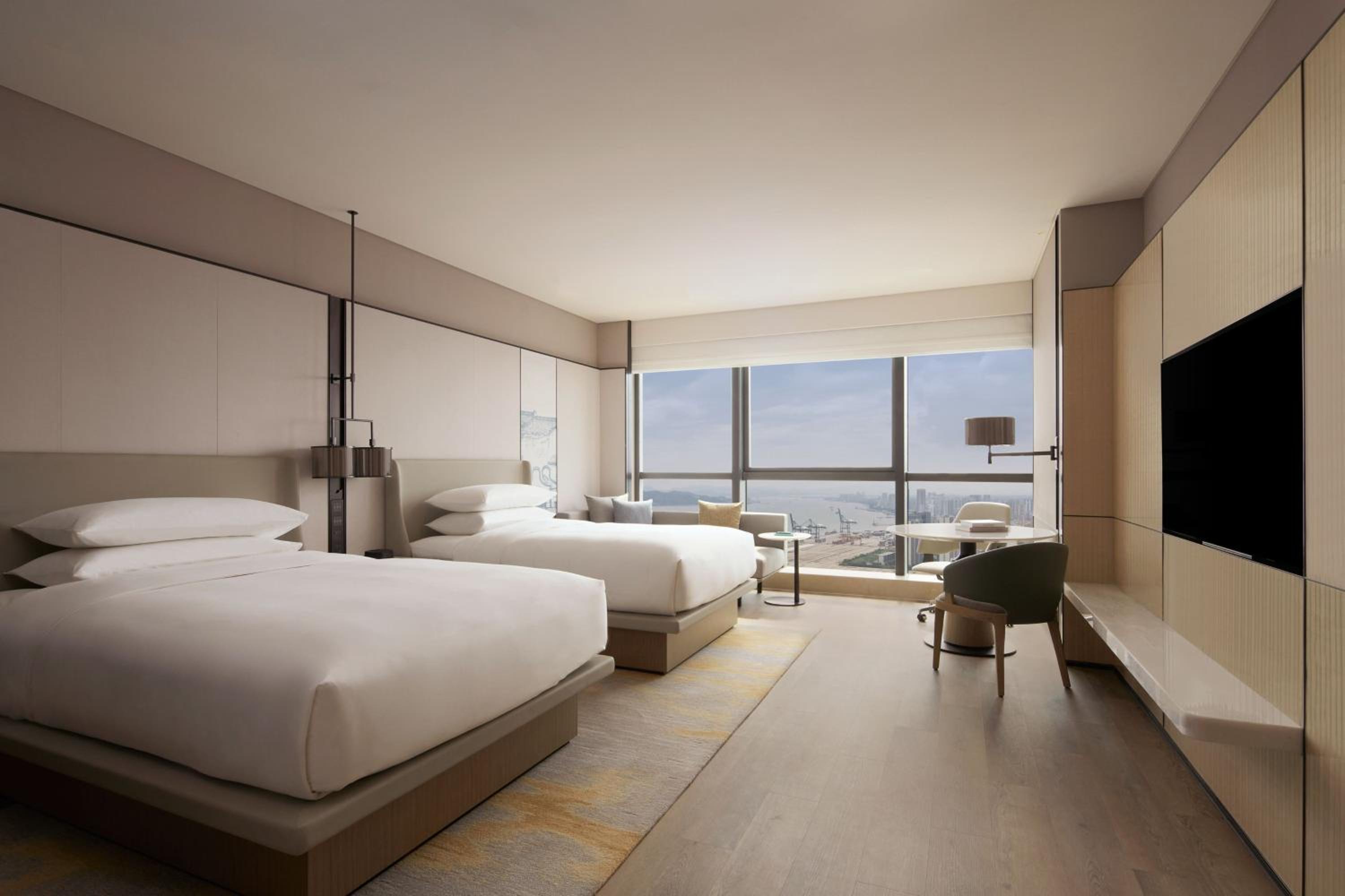 Double Room with Two Double Beds and Partial Sea View photo 2