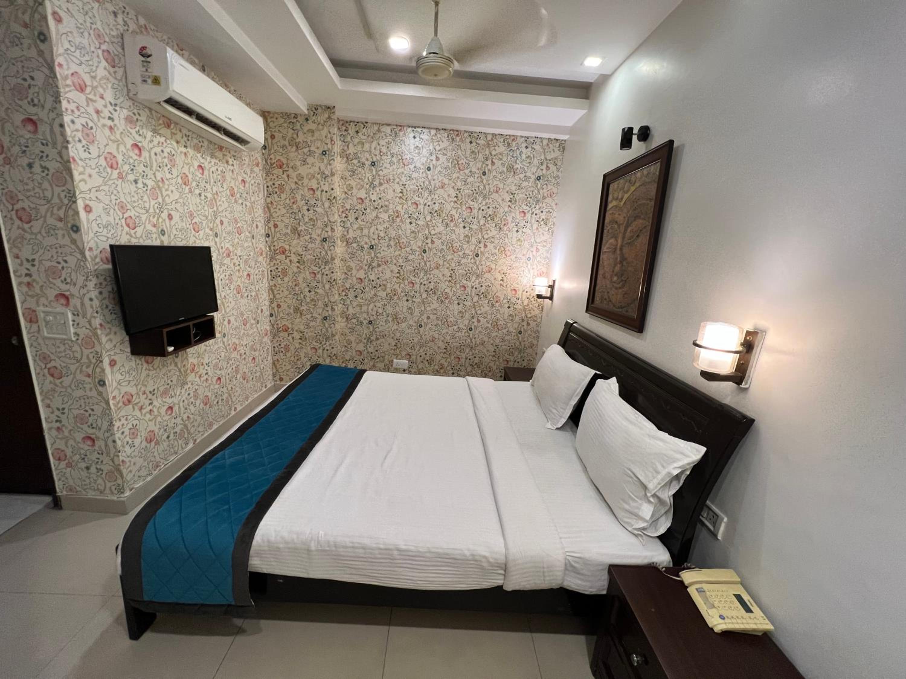 Deluxe Double Room - Photo 7