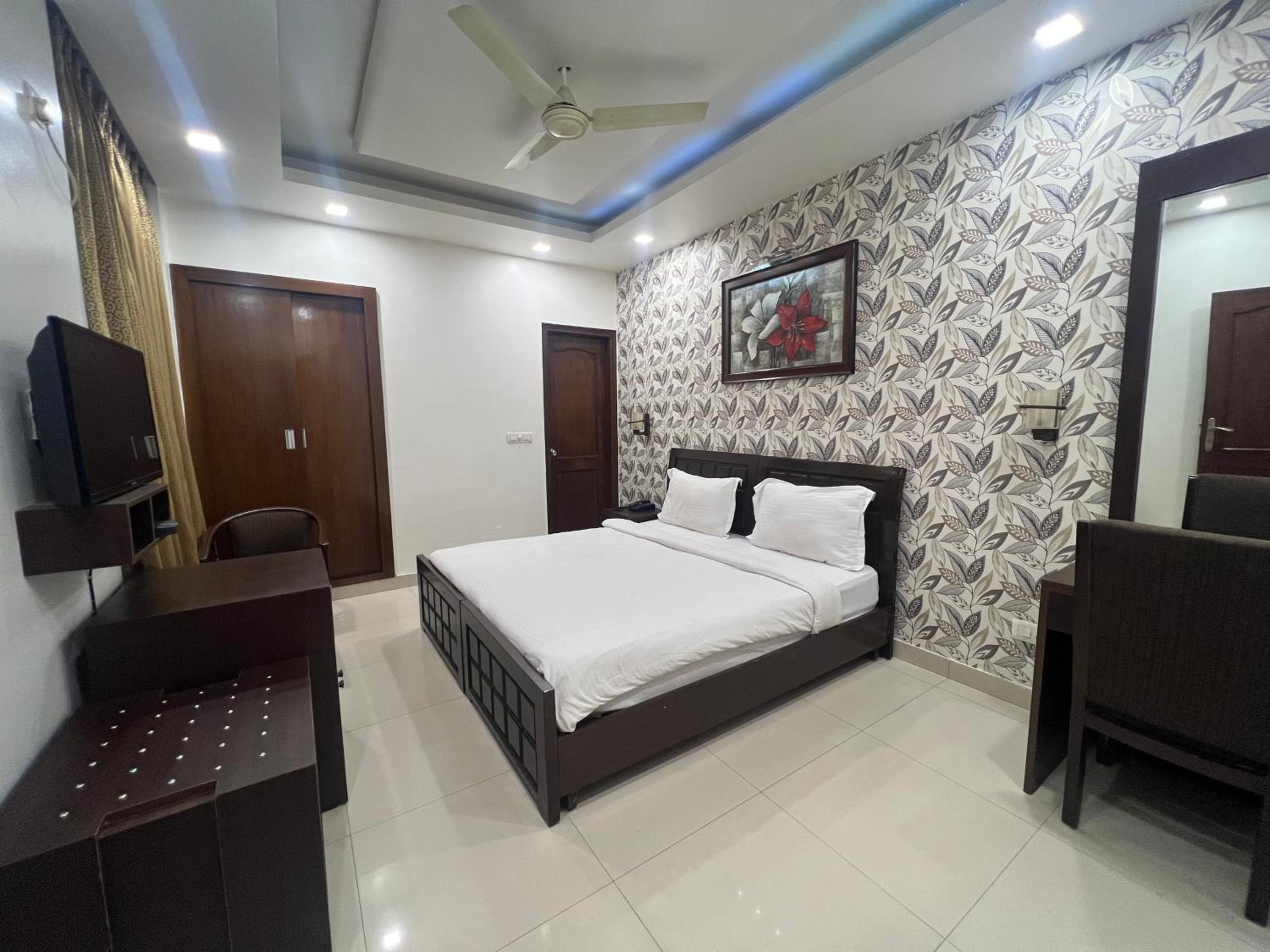 Deluxe Double Room - Photo 10