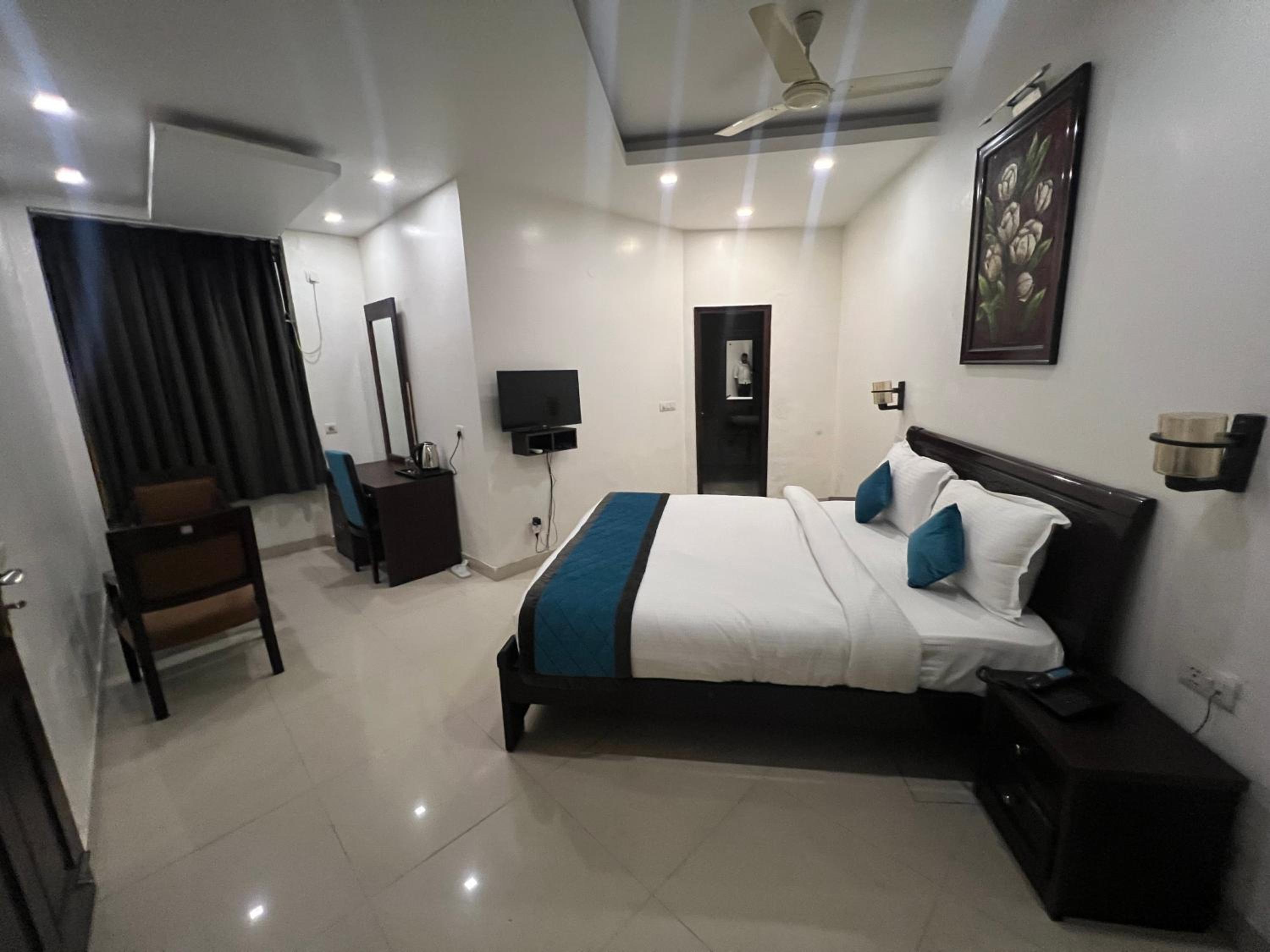 Deluxe Double Room - Photo 1