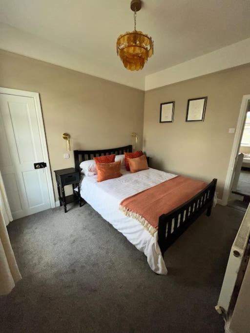 Three-Bedroom House photo 3