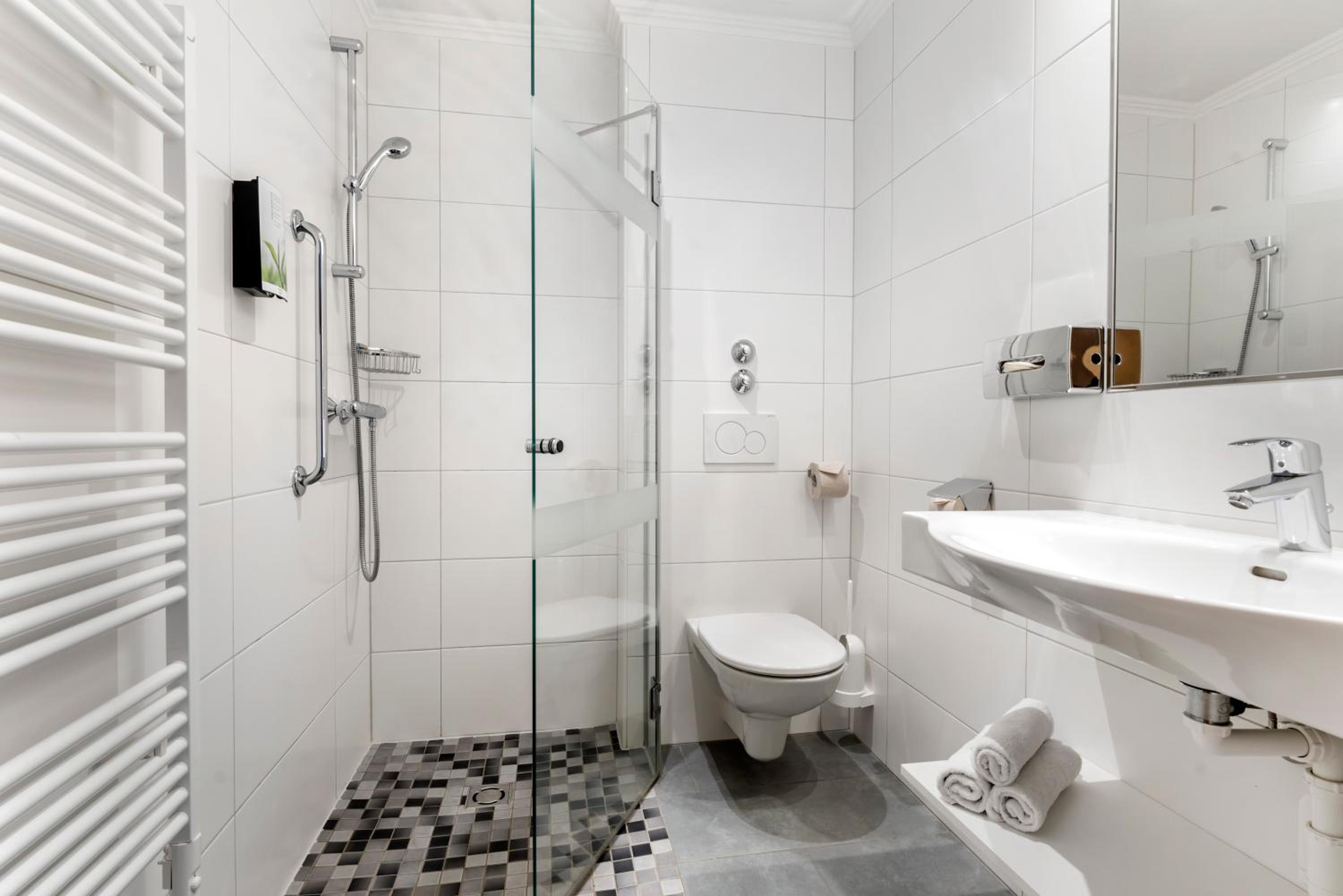 One-Bedroom Apartment - Photo 7