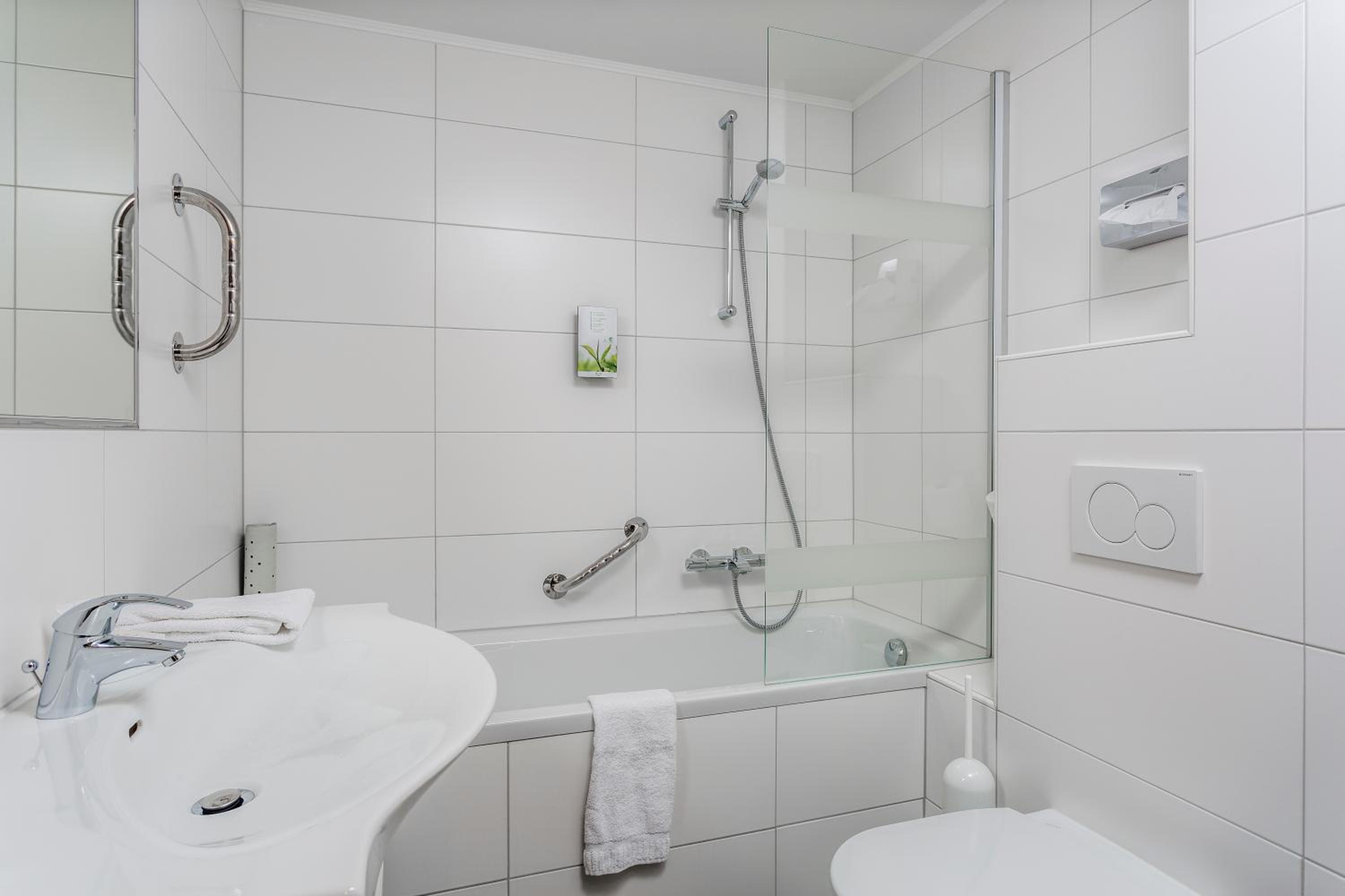 Two-Bedroom Apartment - Photo 2