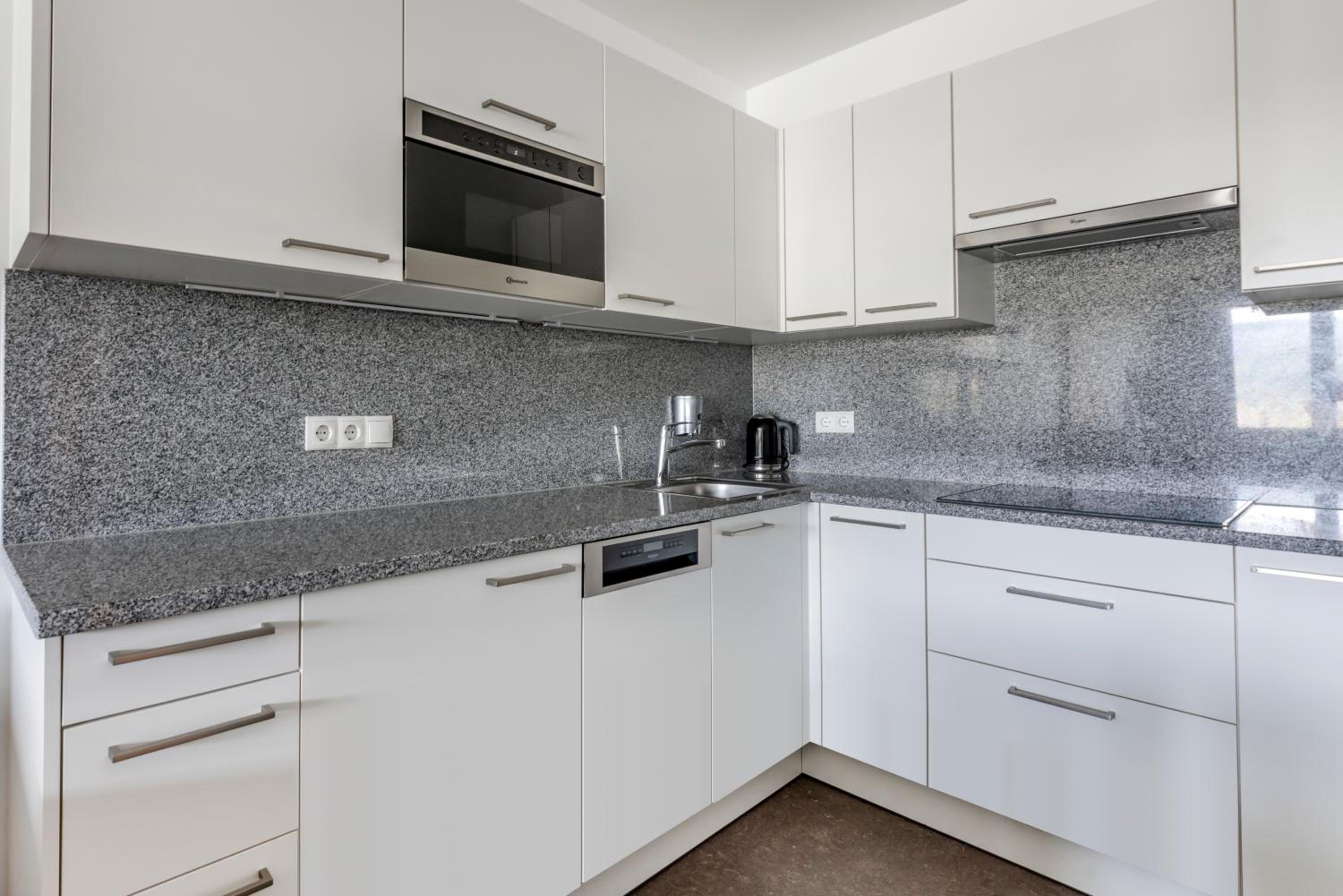 One-Bedroom Apartment - Photo 6