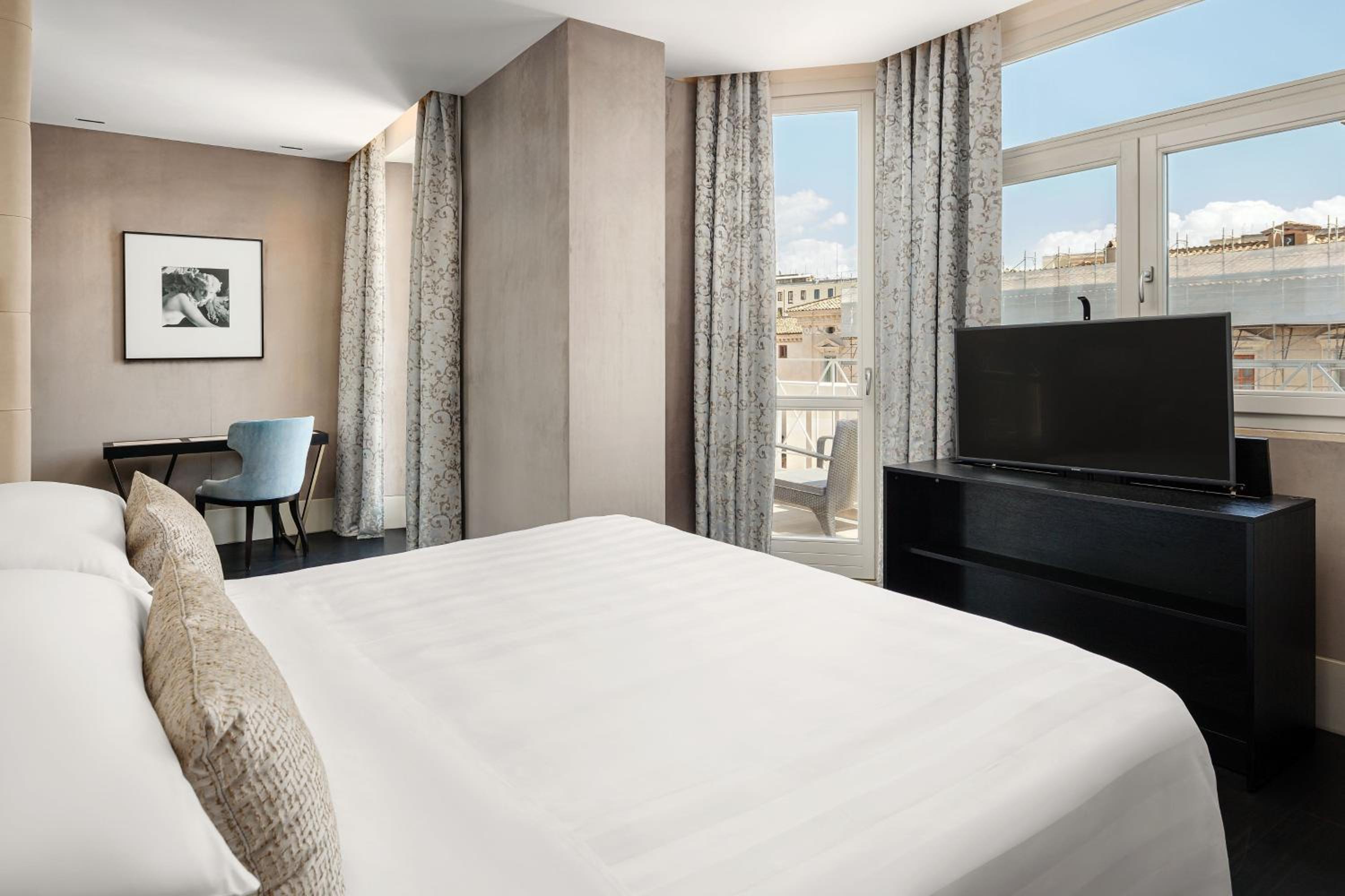 One-Bedroom Signature King Suite with Terrace