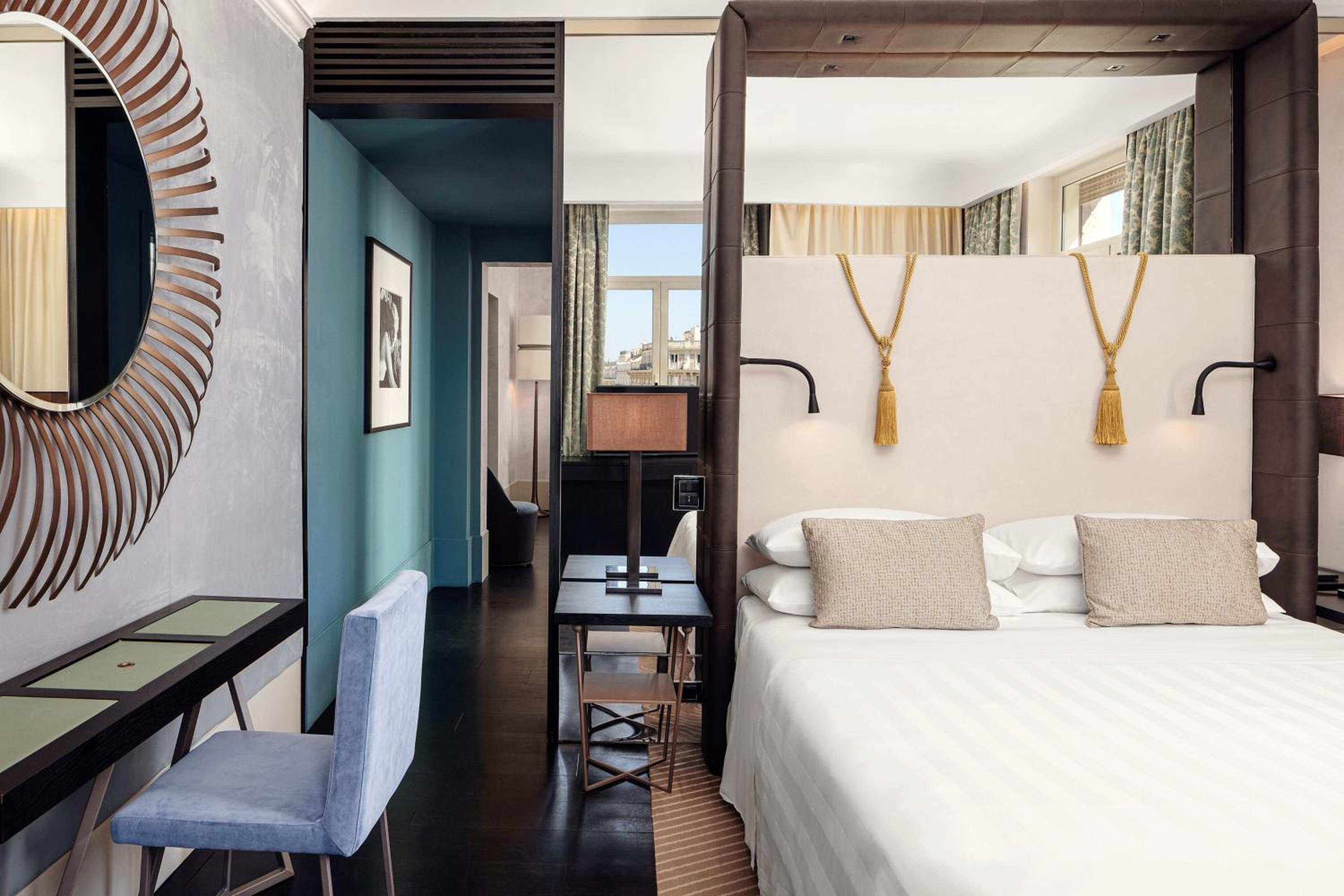 One-Bedroom Signature King Suite with City View
