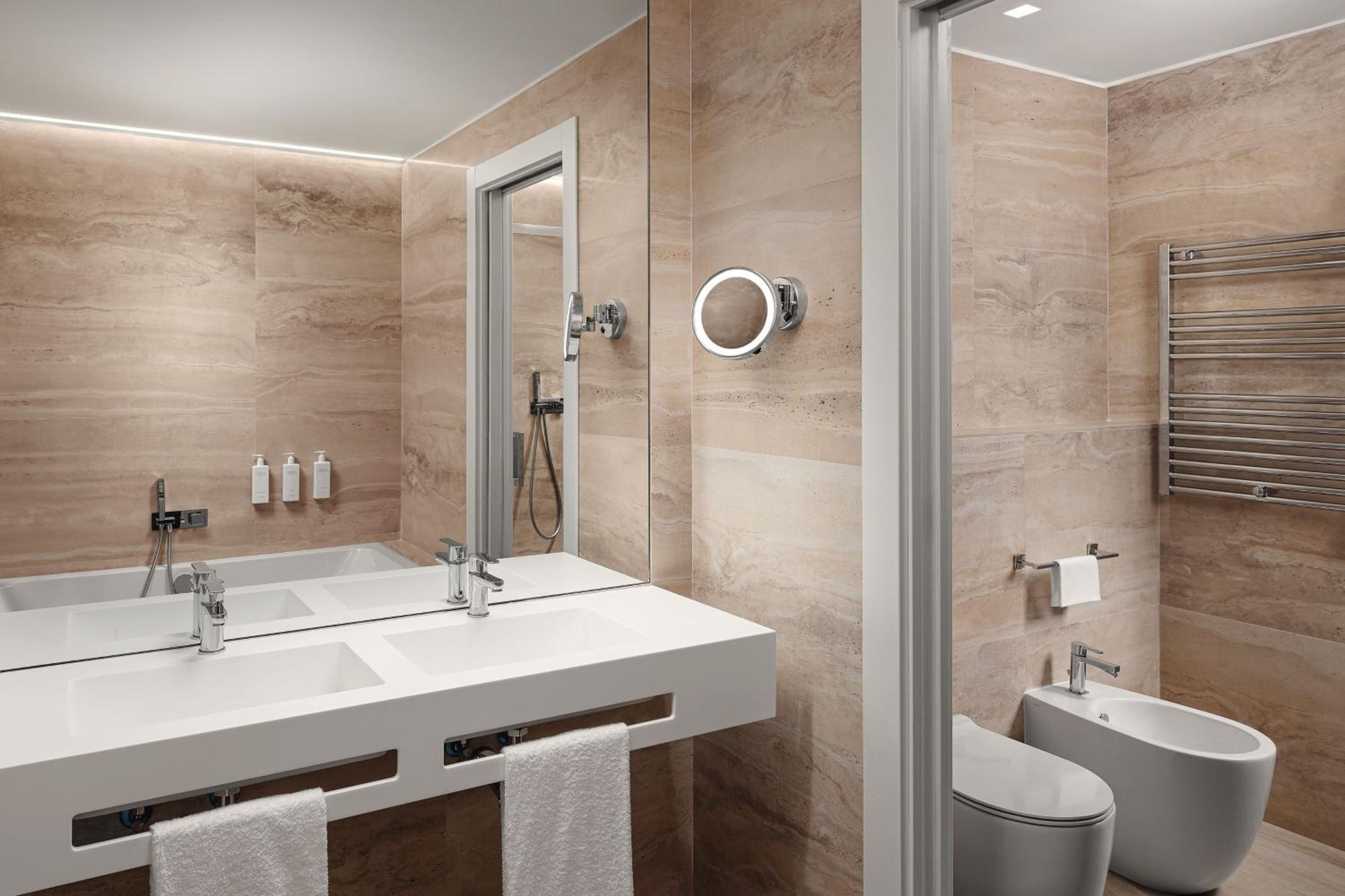 One-Bedroom Signature King Suite with Terrace