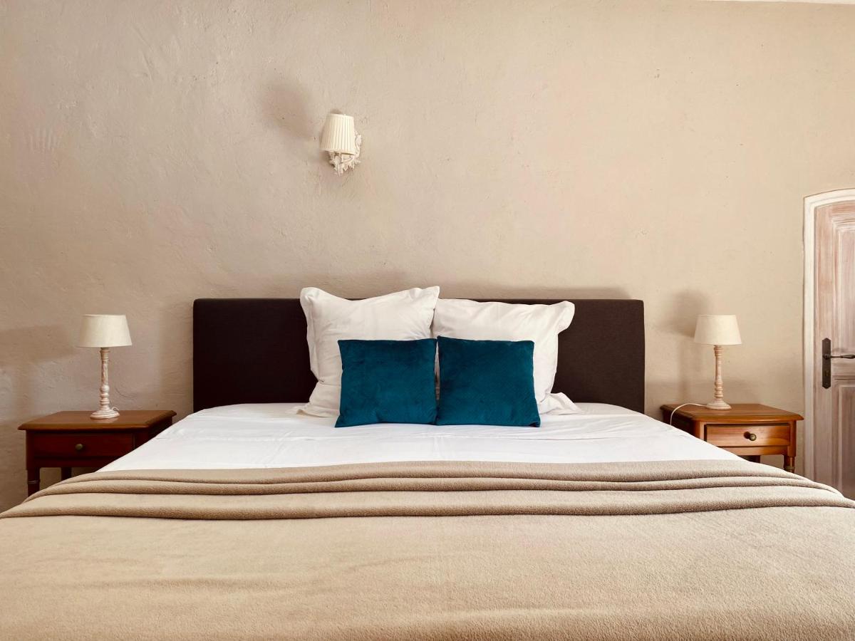 Deluxe King Suite photo 1