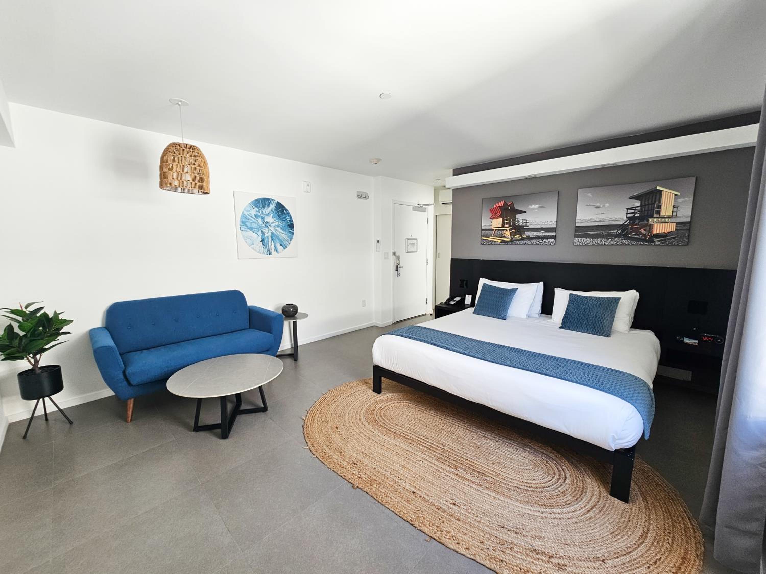 King Room with Partial Ocean View - Non-Smoking - Photo 2