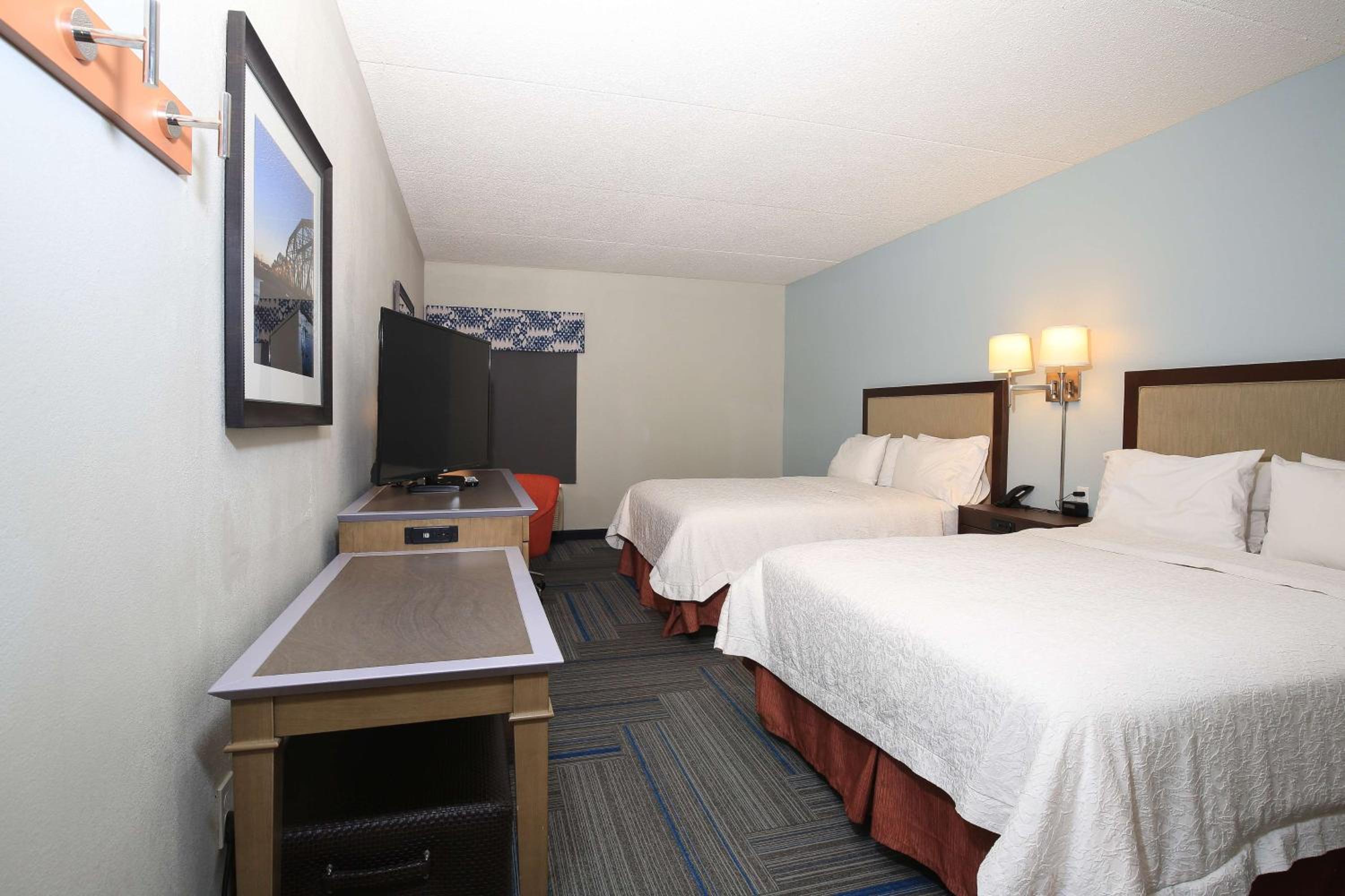 Room with Two Queen Beds - Non-Smoking - Photo 1