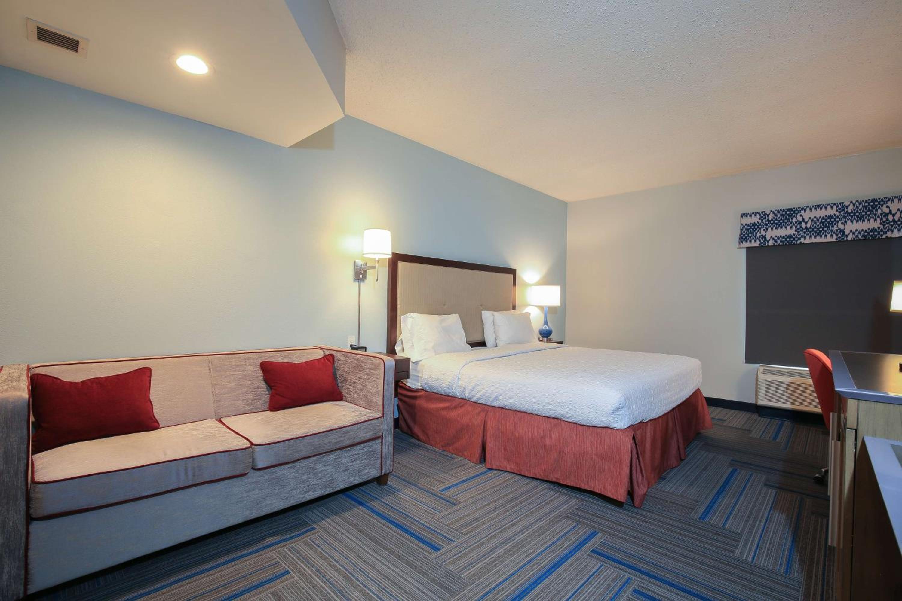 King Room with Sofa Bed - Non-Smoking - Photo 2