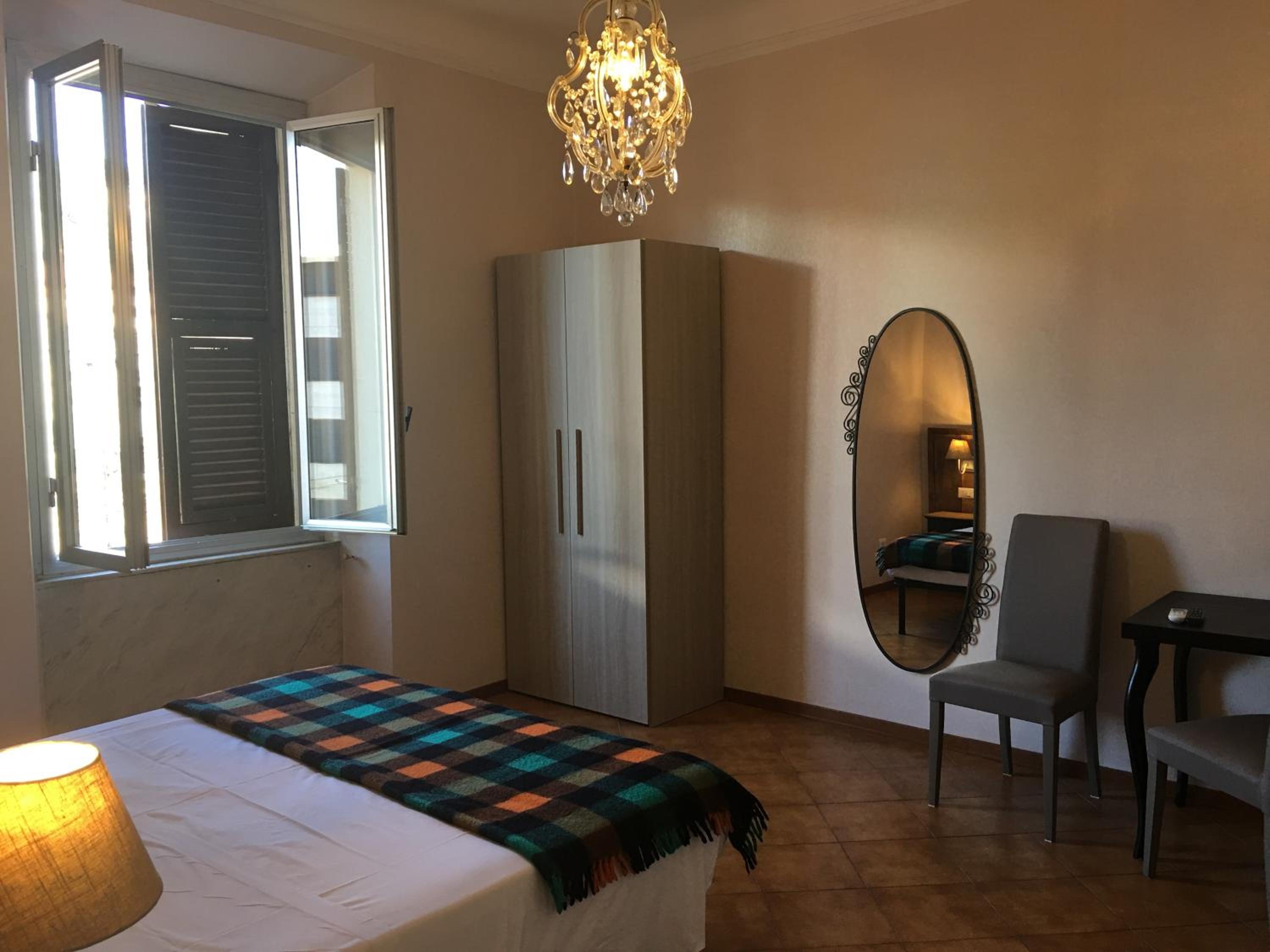 Double Room - Photo 4