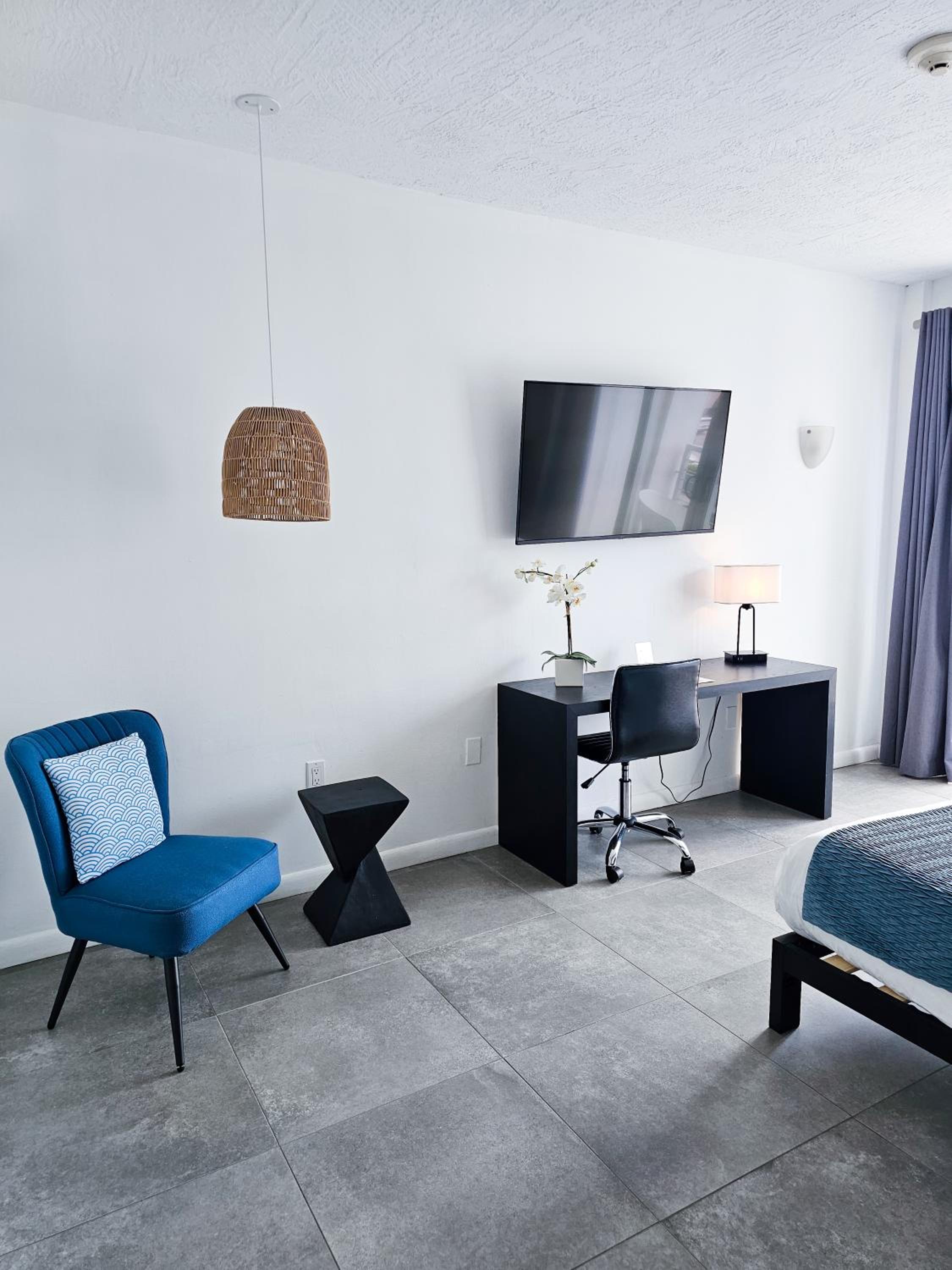 King Room with Balcony and City View - Non-Smoking - Photo 3