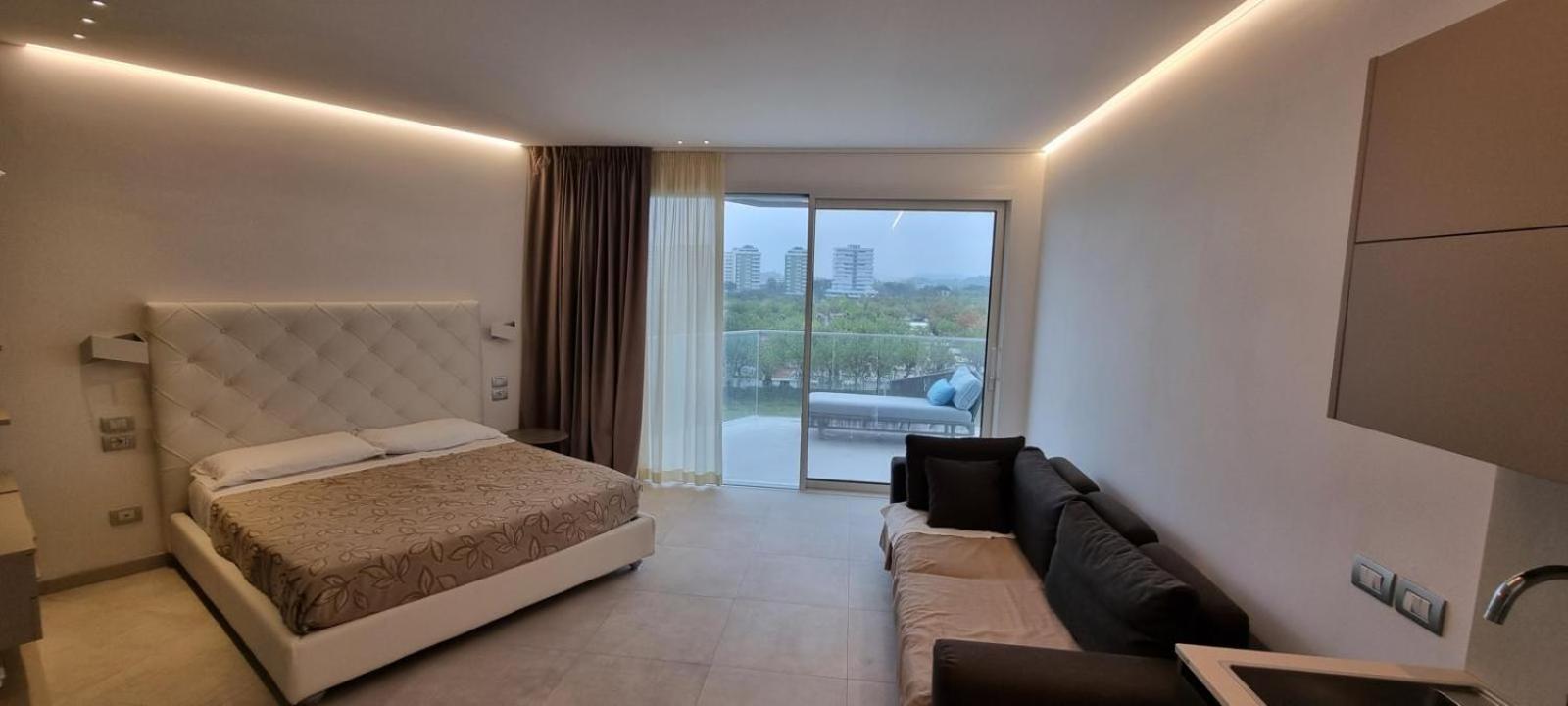 Deluxe Apartment with Terrace and Side Sea View