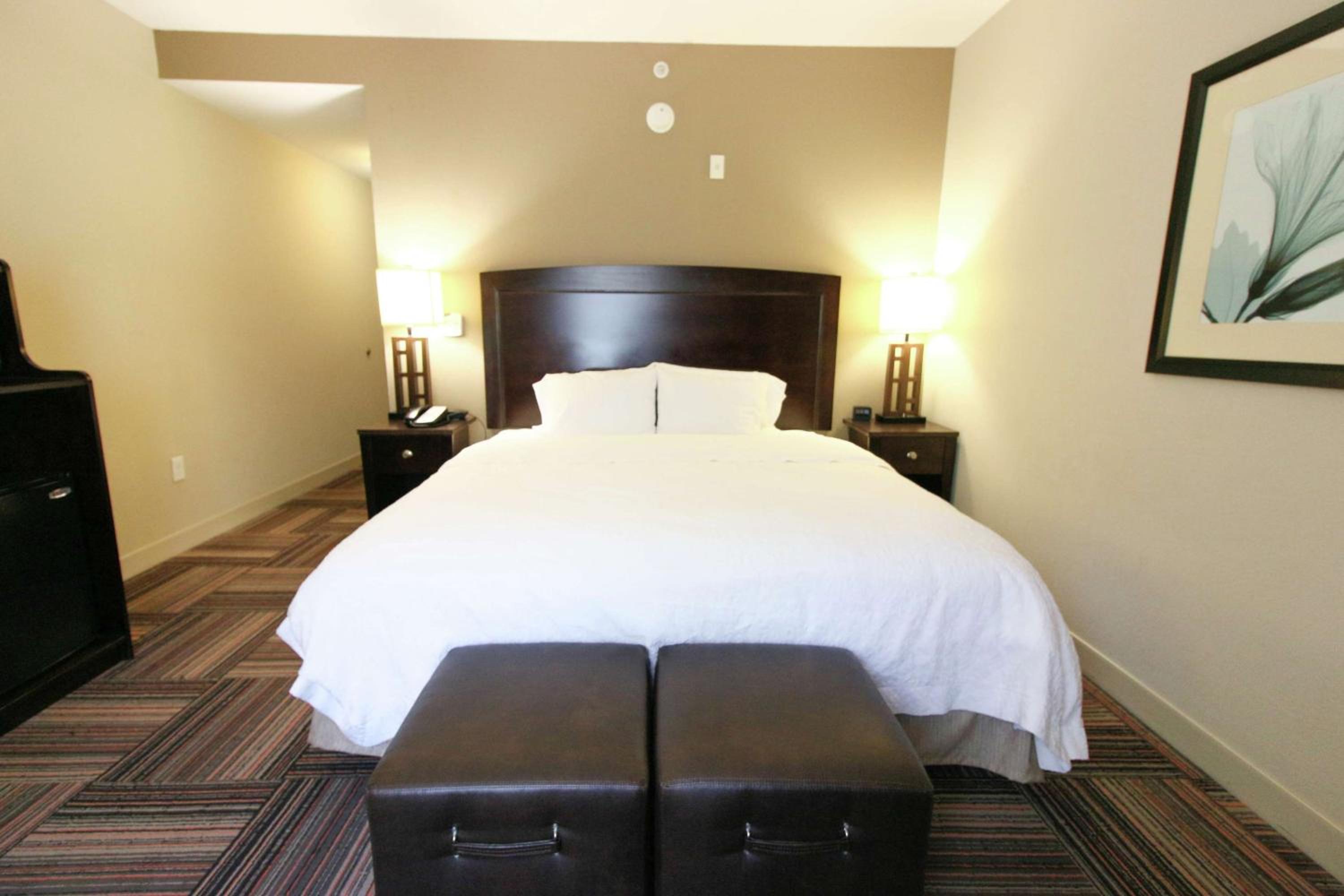 King Room with King Bed - Non-Smoking - Photo 1