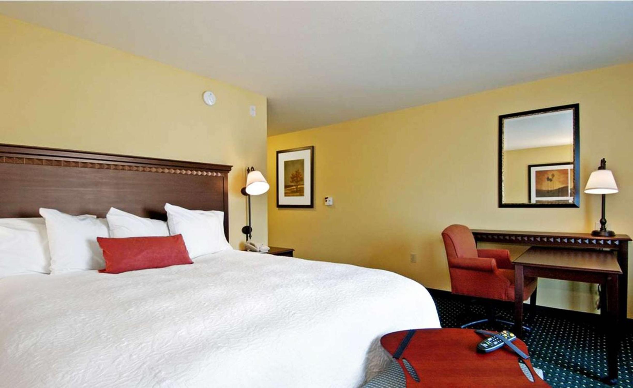 King Room with King Bed - Non-Smoking - Photo 1