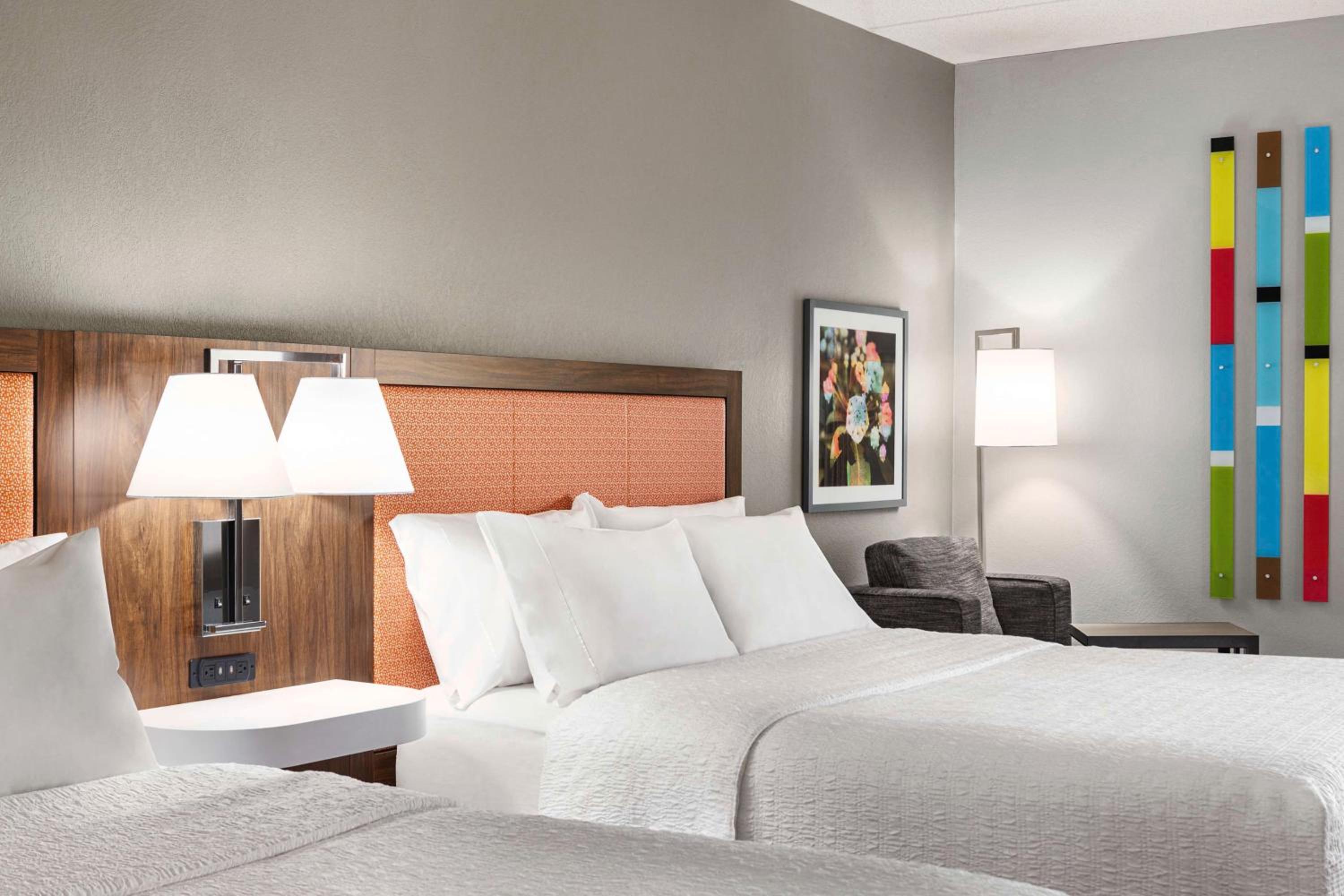 Room with Two Queen Beds - Non-Smoking - Photo 1