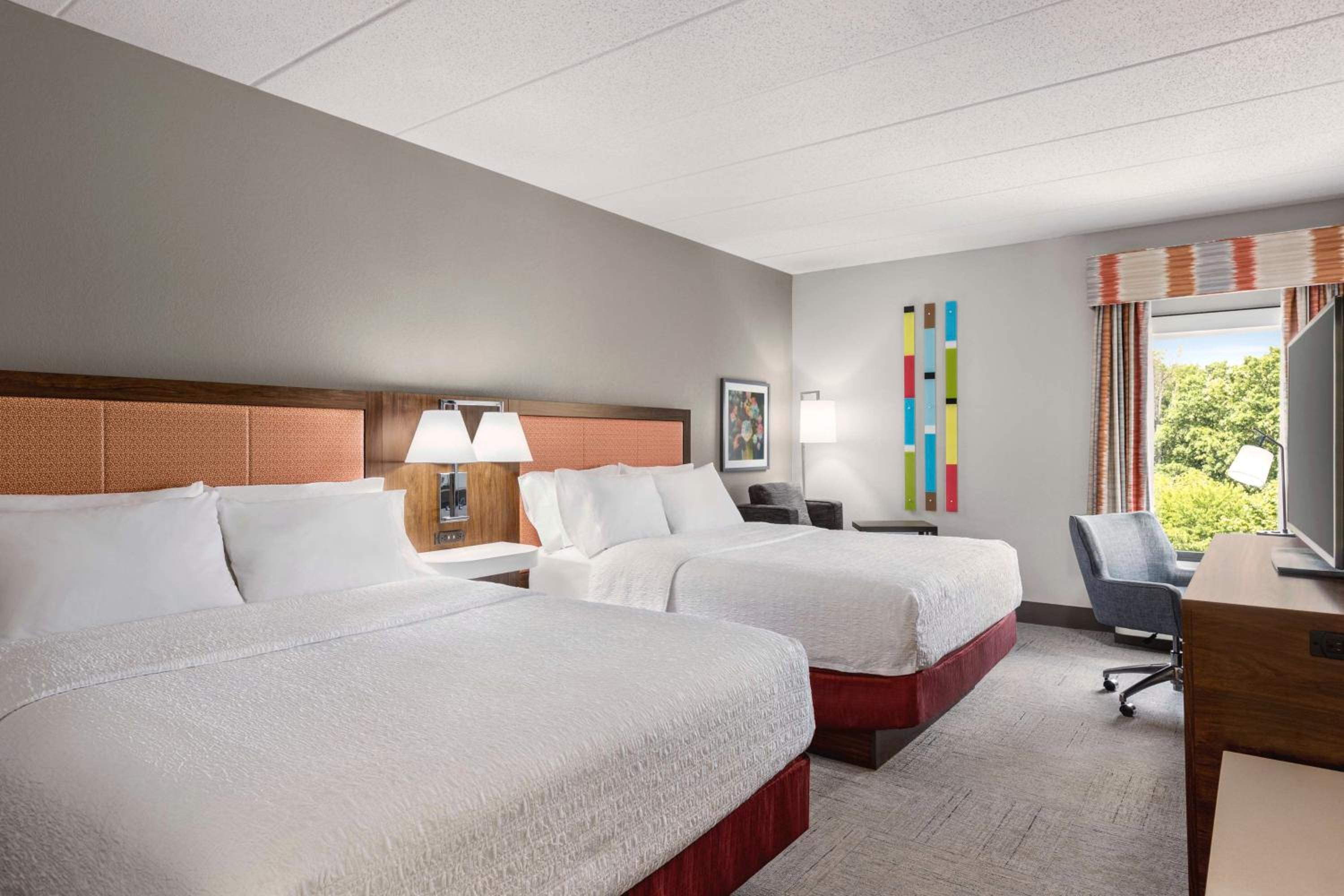 Room with Two Queen Beds - Non-Smoking - Photo 2
