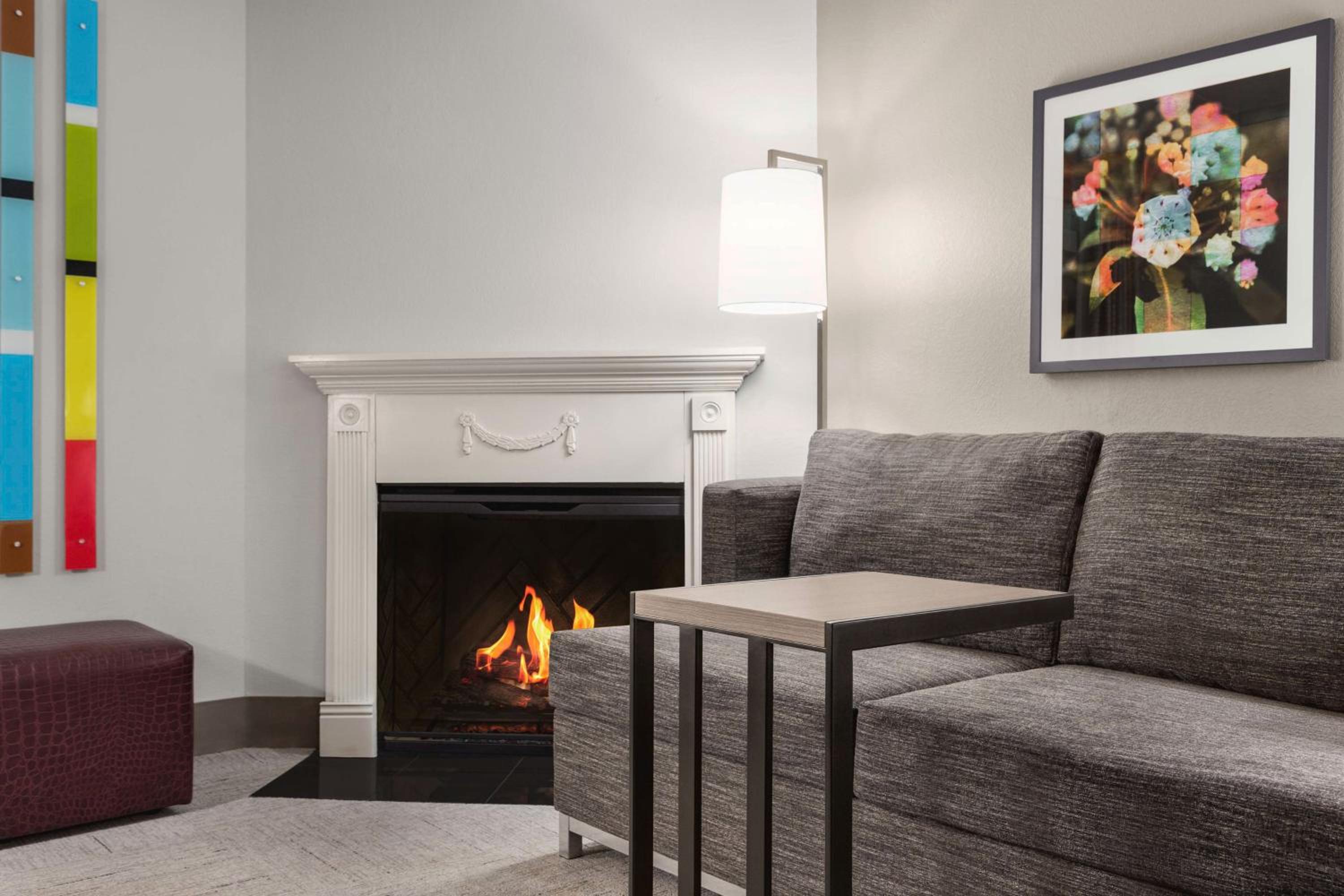 King Room with Fireplace and Sofa Bed - Non-Smoking - Photo 2