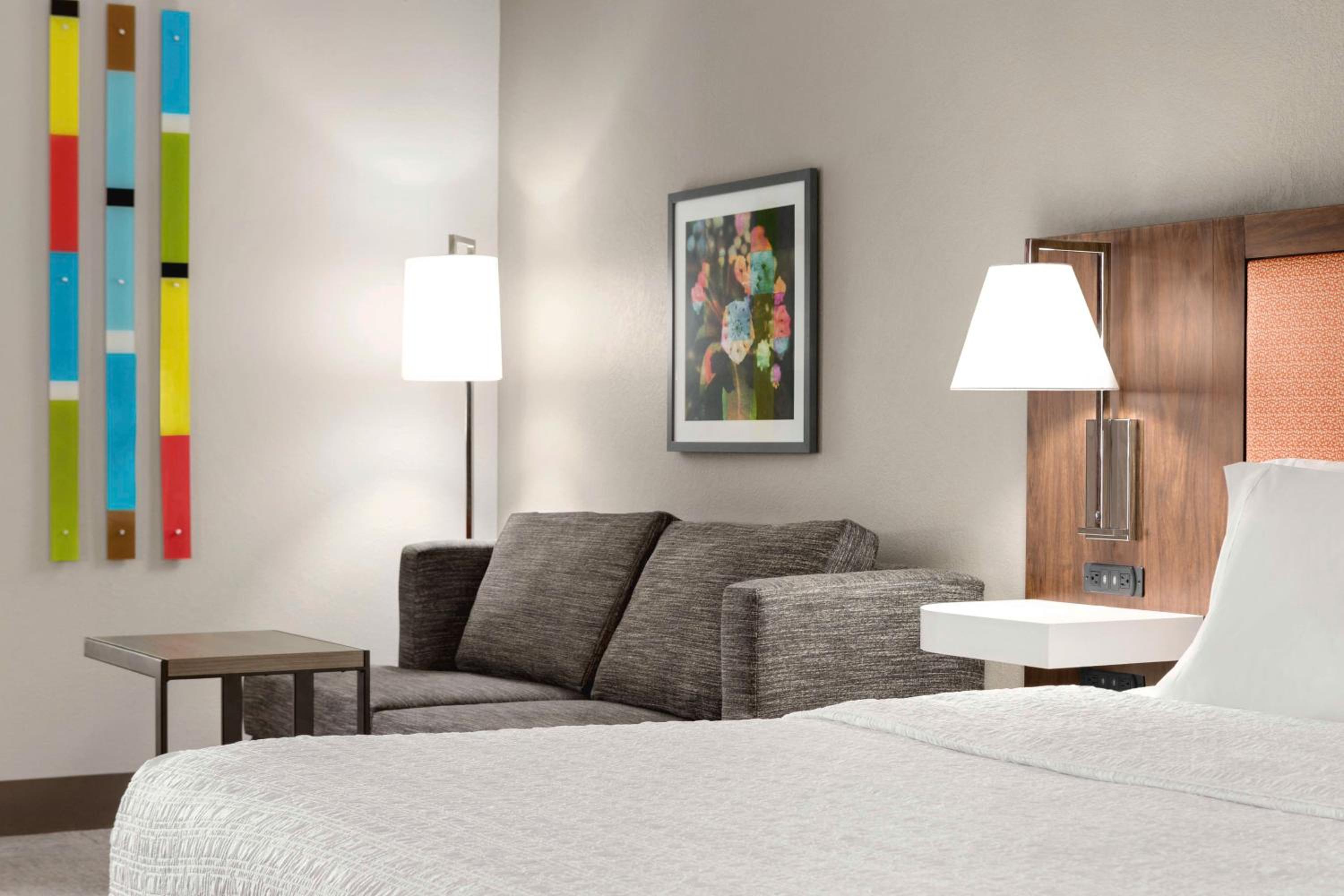King Room with Sofa Bed and Study - Non-Smoking - Photo 4