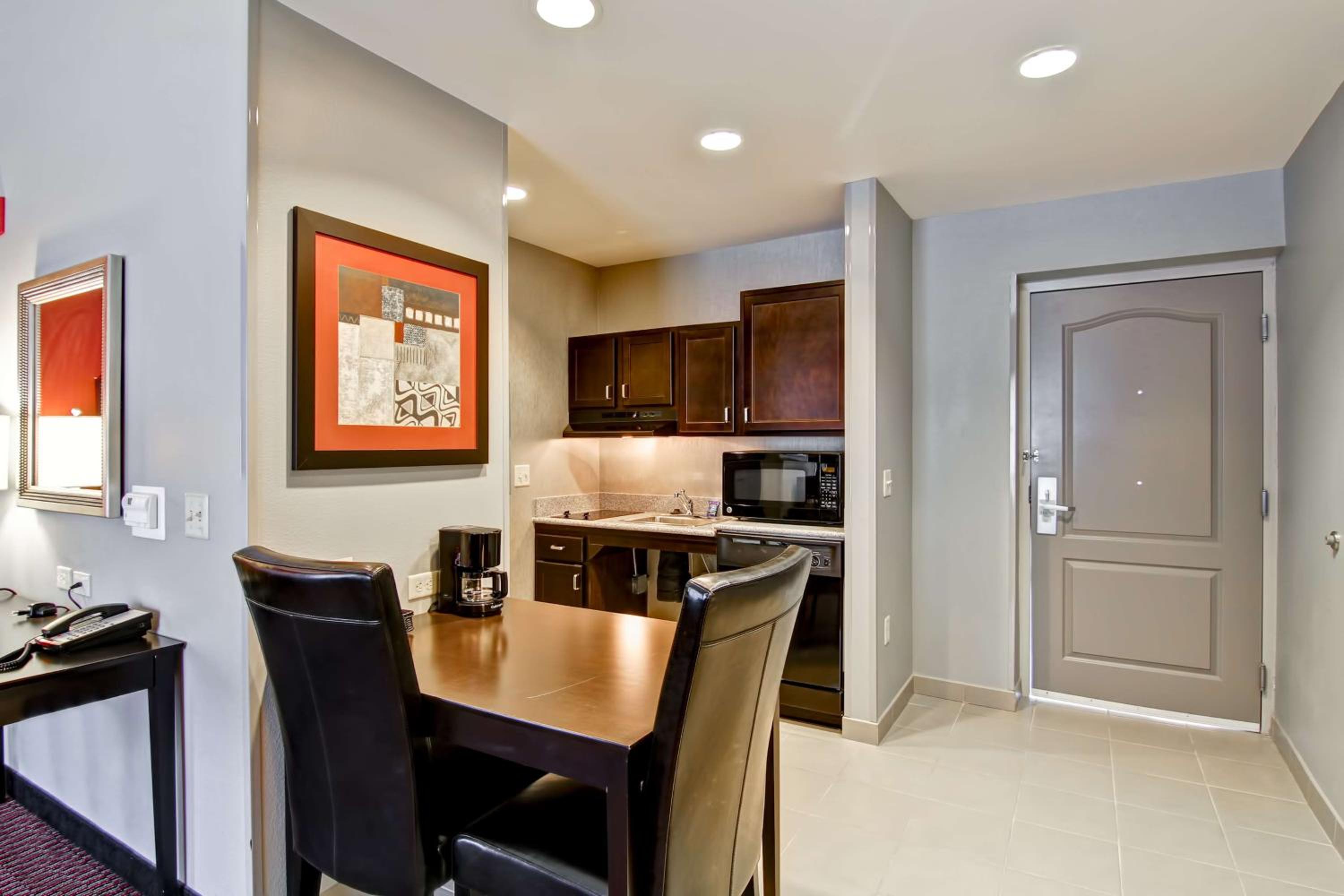 King Suite - Hearing Access/Non-Smoking - Photo 6