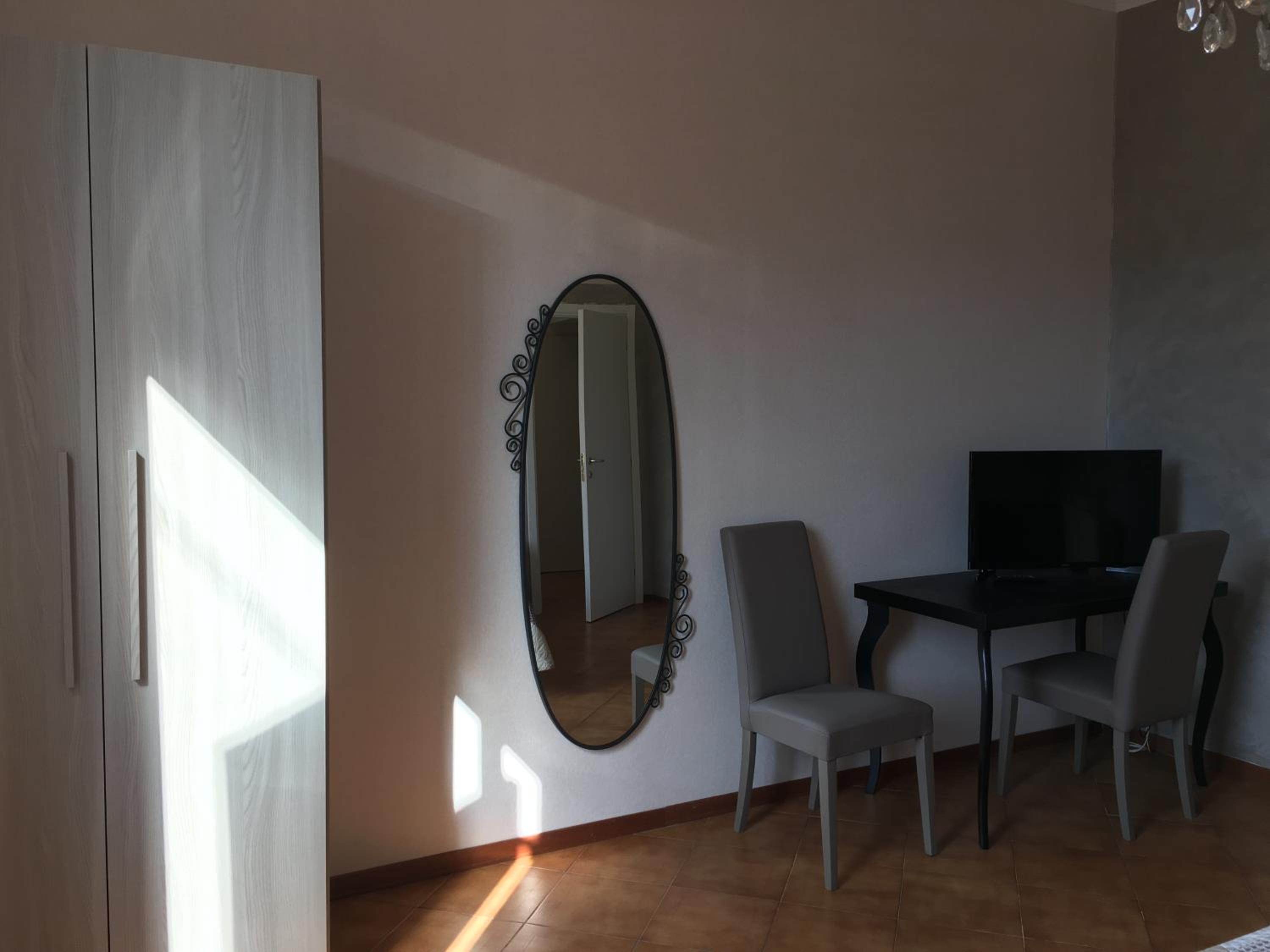Double Room - Photo 5