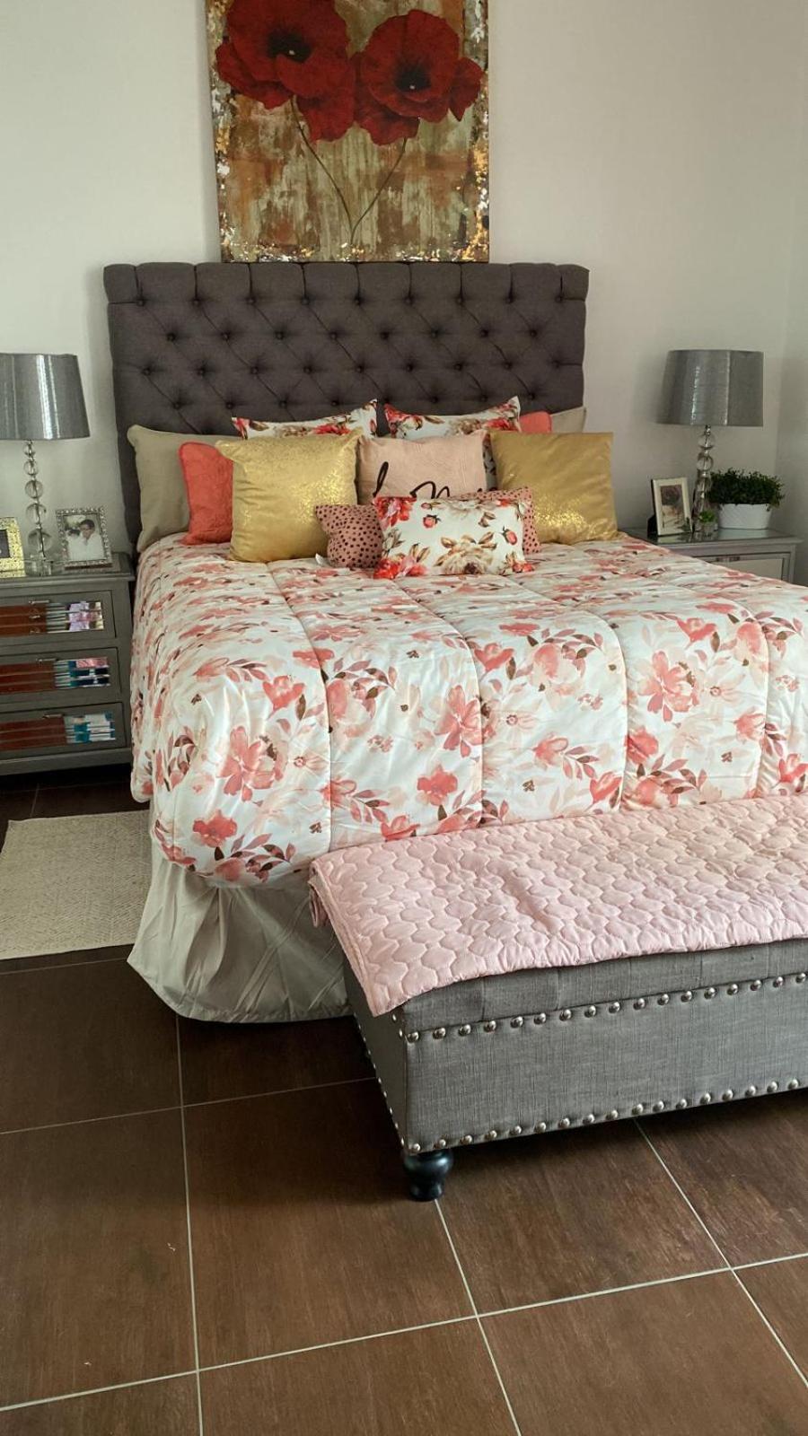 Standard Queen Room photo 1