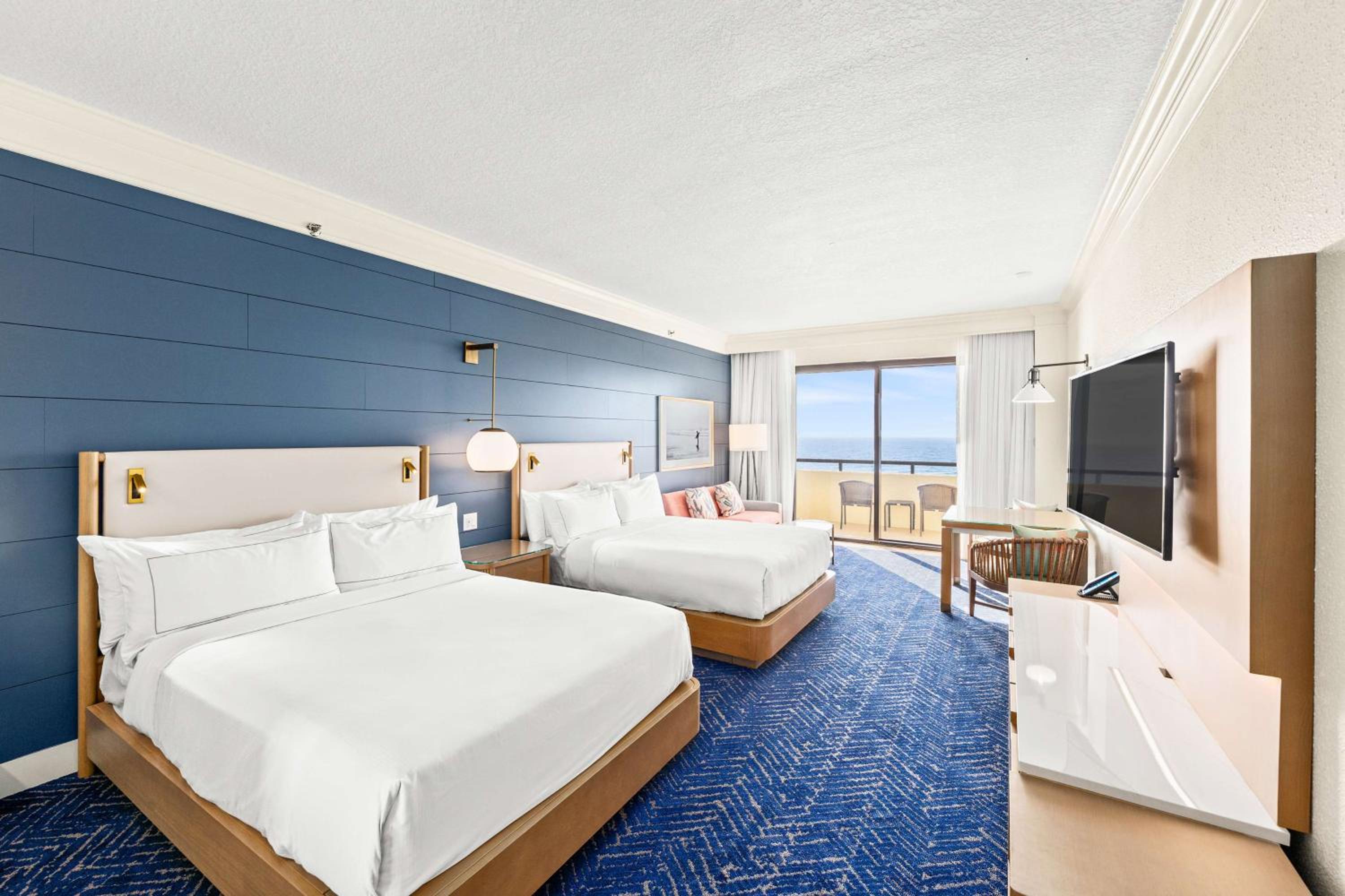 Queen Deluxe Junior Suite - Beachfront