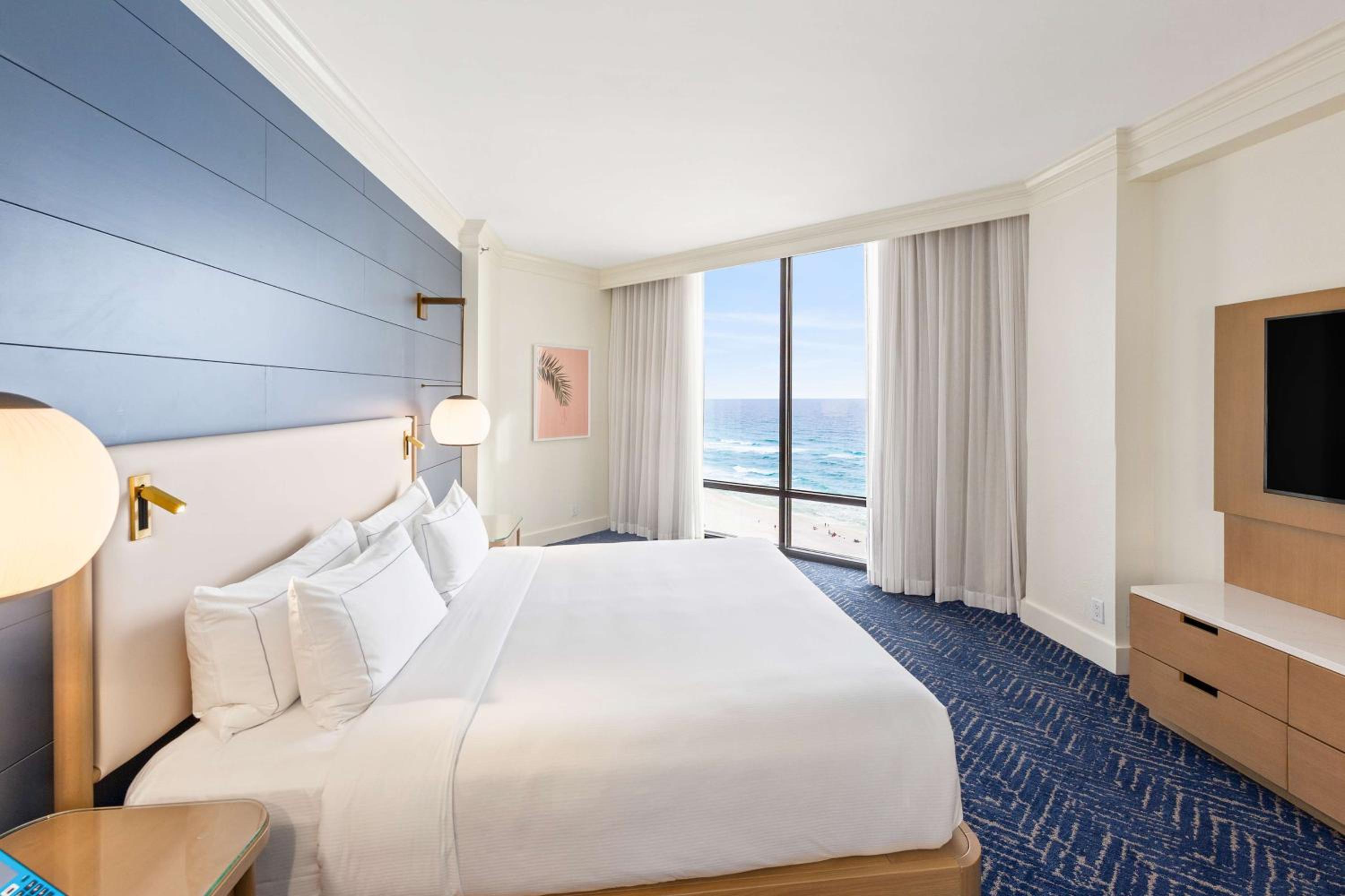 Deluxe One-Bedroom Family Suite