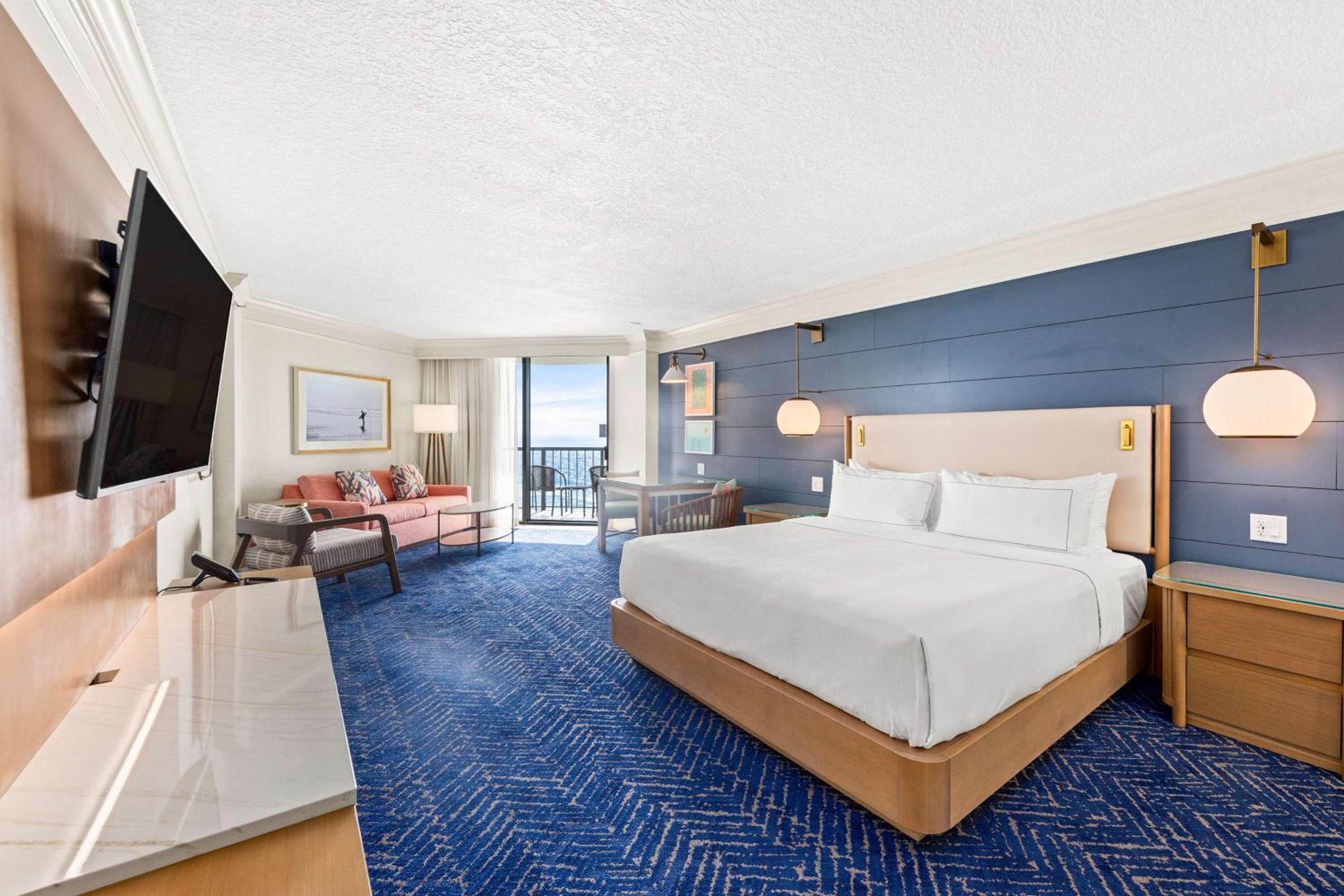 Deluxe Junior King Suite - Beachfront - Photo 1