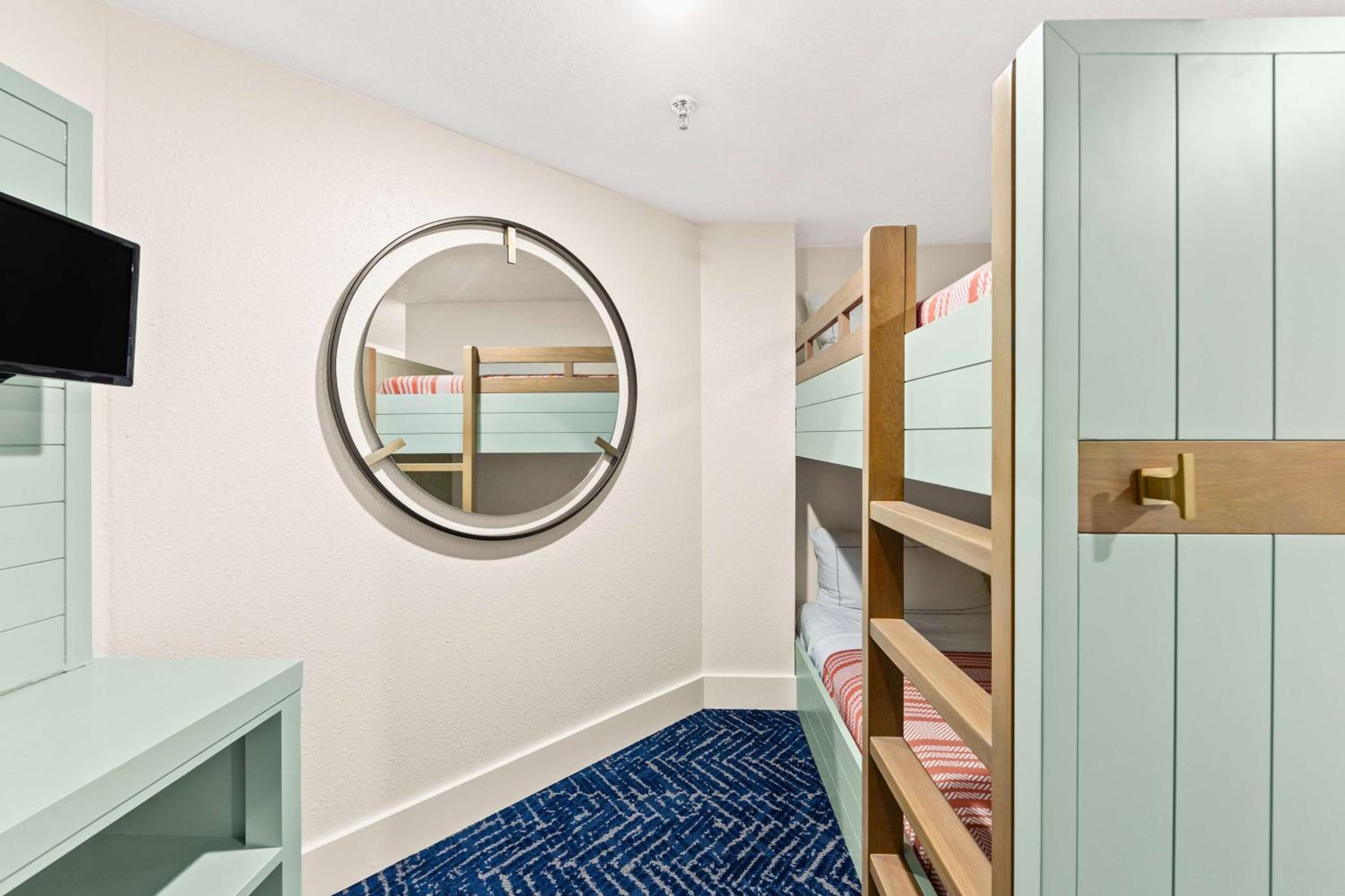 Queen Deluxe Junior Suite - Beach View - Photo 5