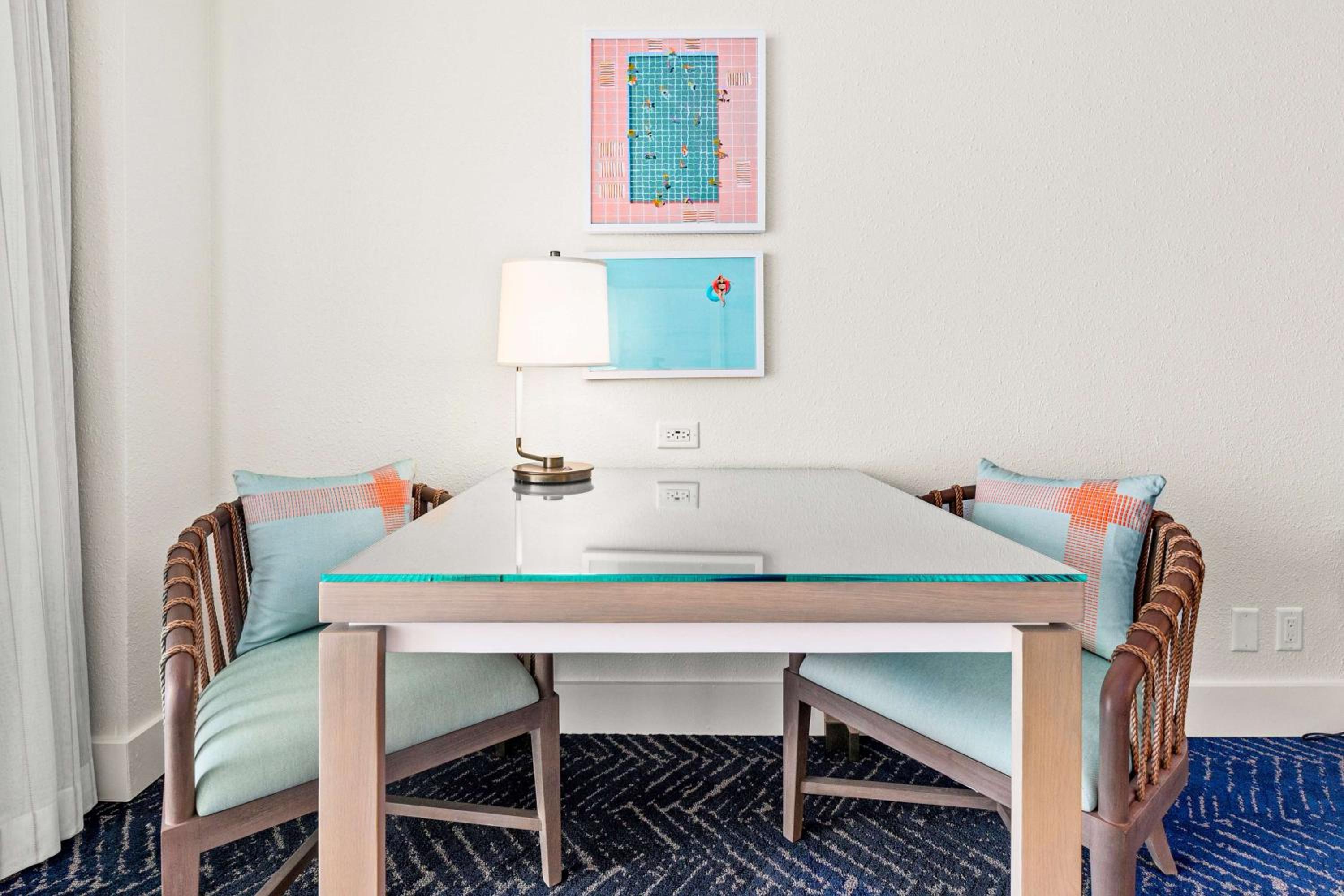 Queen Deluxe Junior Suite - Beach View - Photo 3