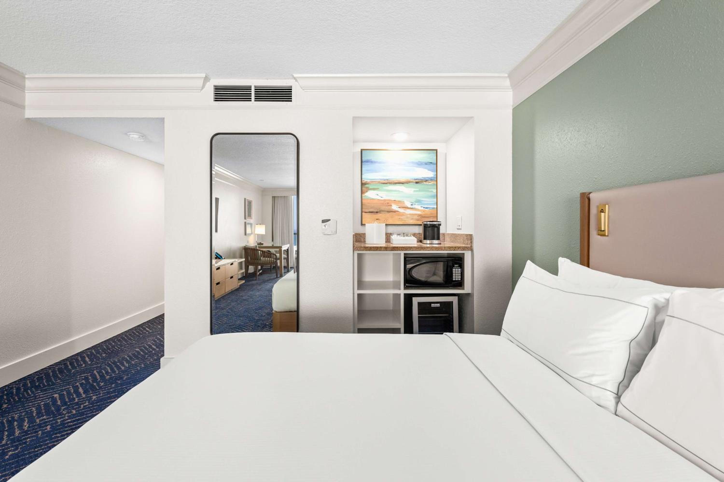 Queen Deluxe Junior Suite - Beach View - Photo 2
