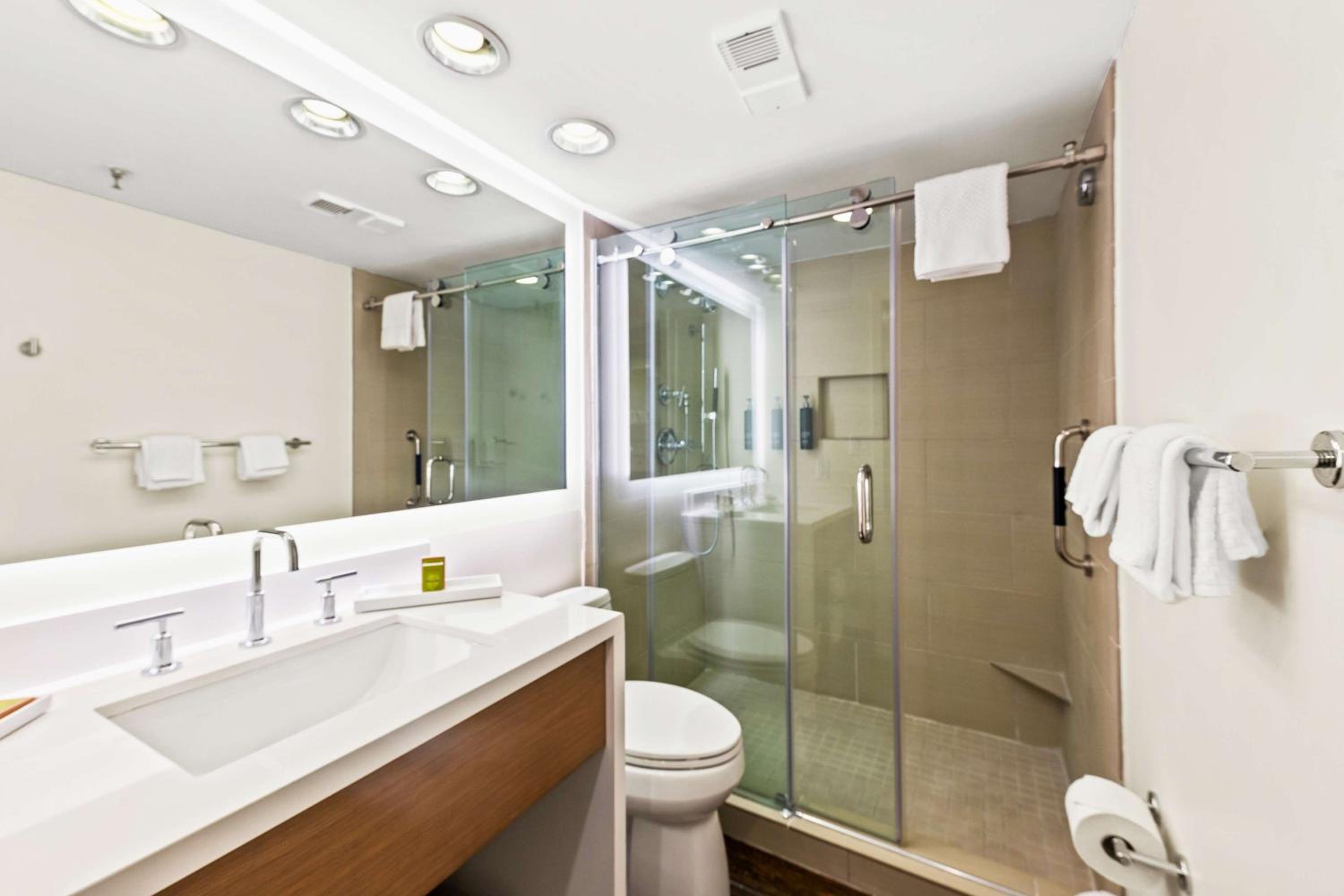 Deluxe Junior King Suite - Beachfront - Photo 6
