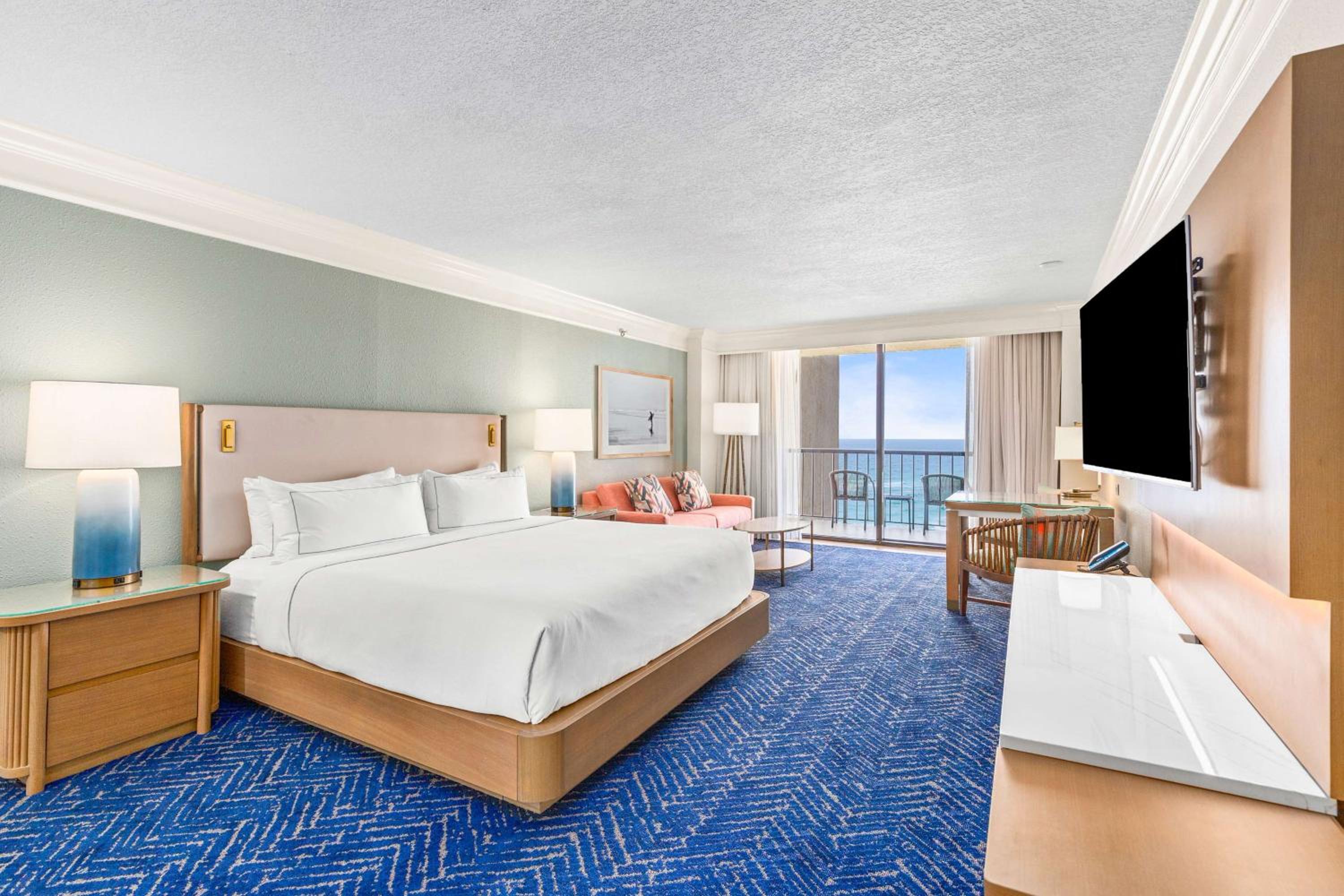 Deluxe Junior King Suite with Beach View - Photo 1