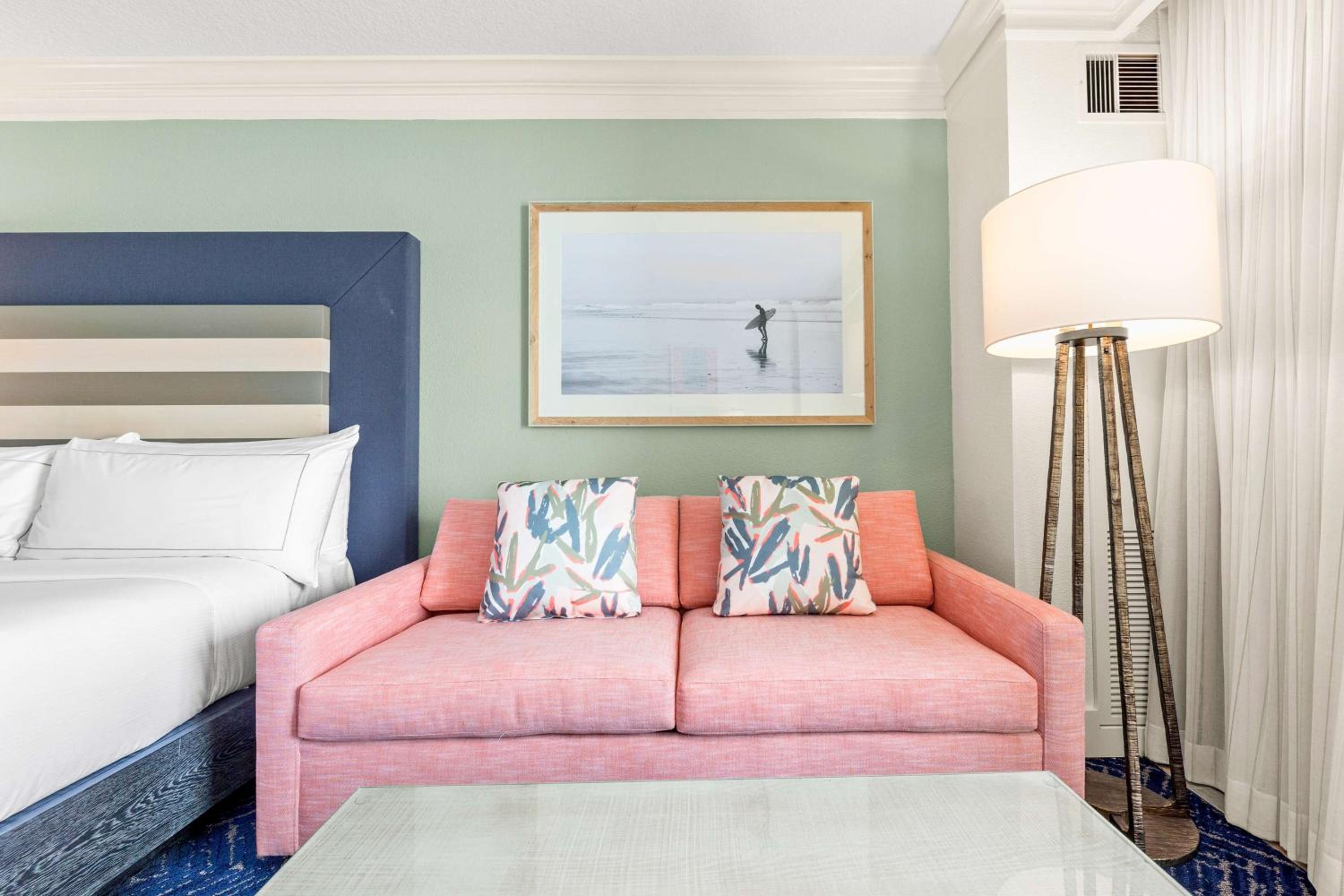 Queen Room with Sofa Bed and Beach View photo 2