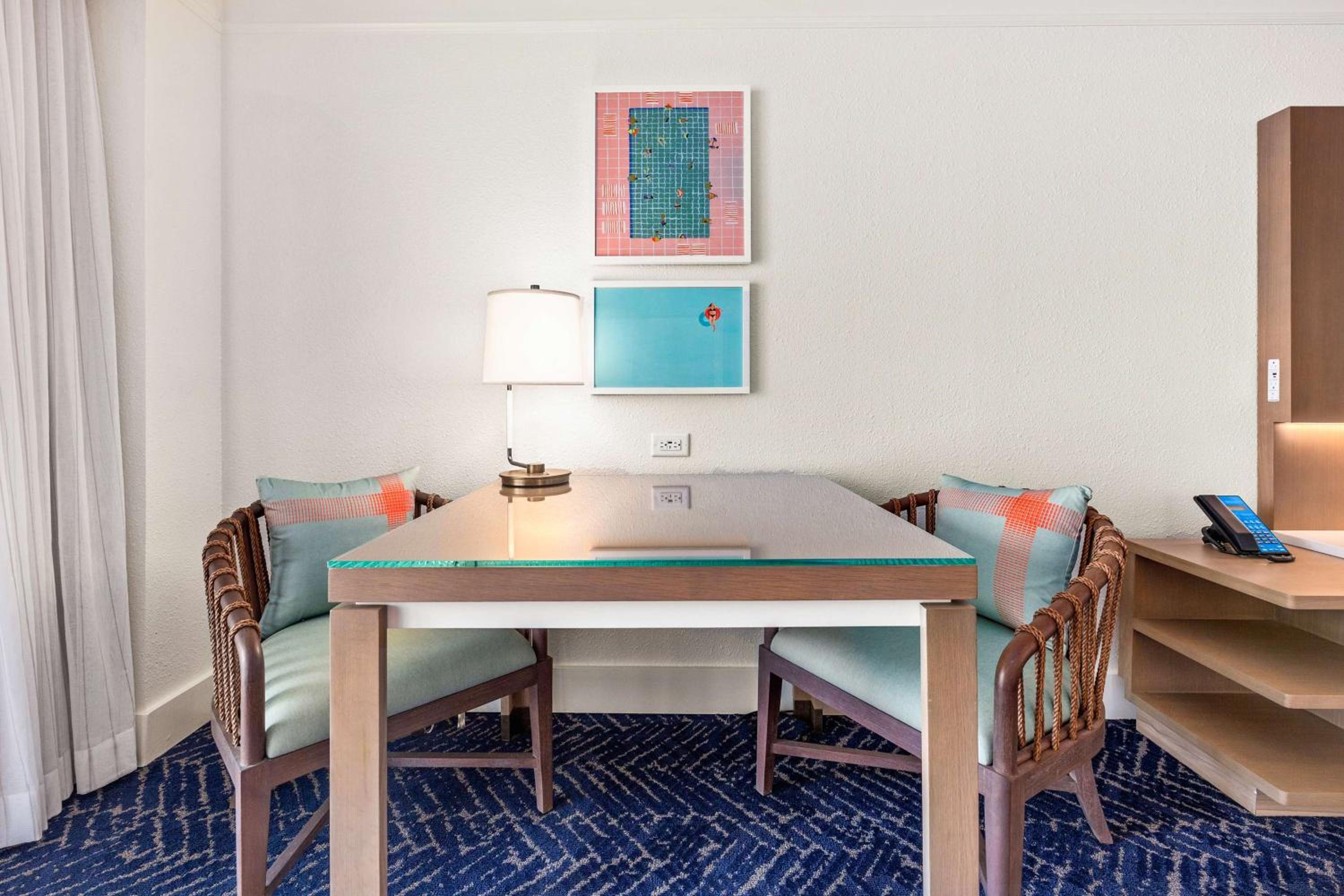 Deluxe Junior King Suite with Beach View - Photo 6