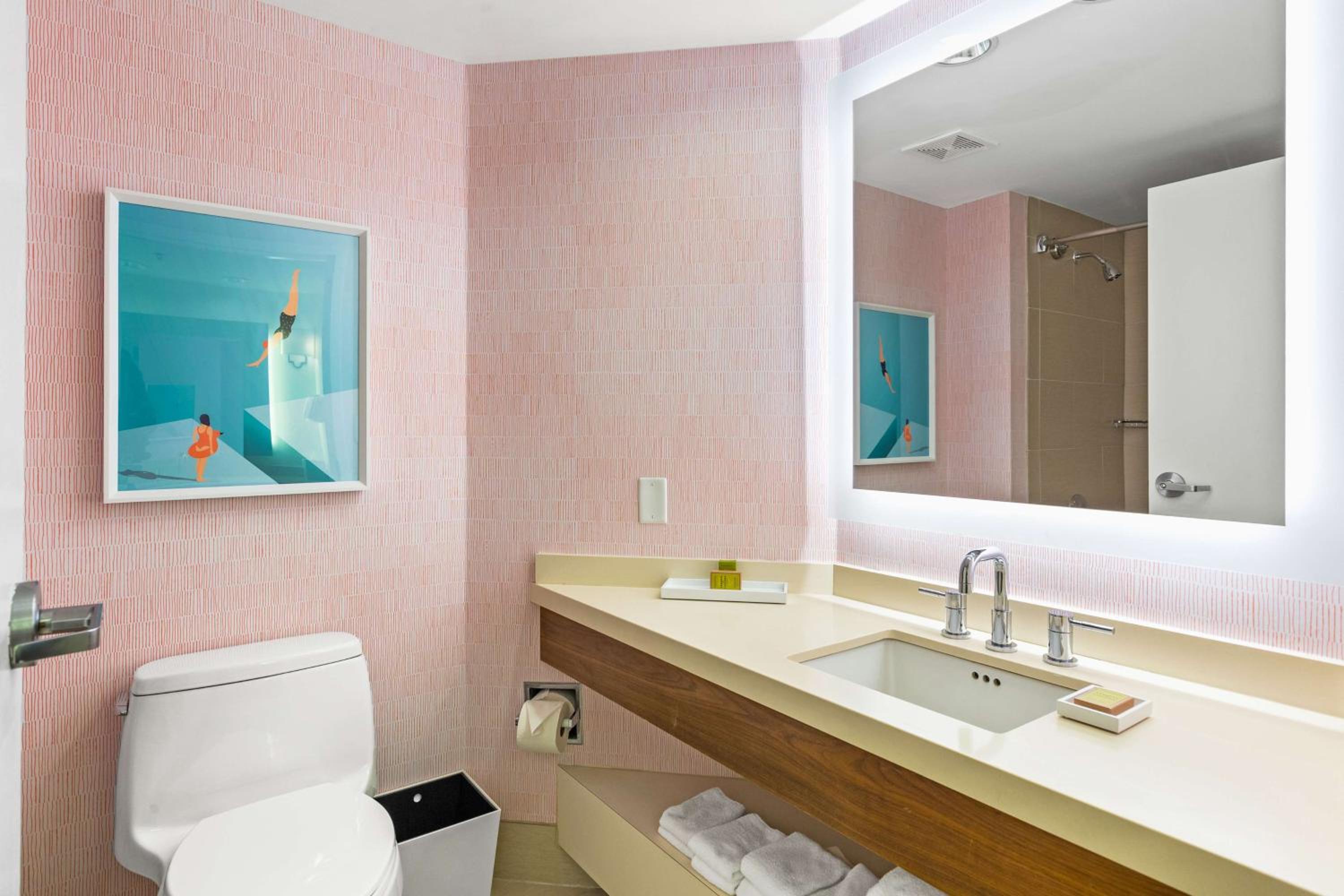 Queen Room with Sofa Bed and Partial Beach View photo 2